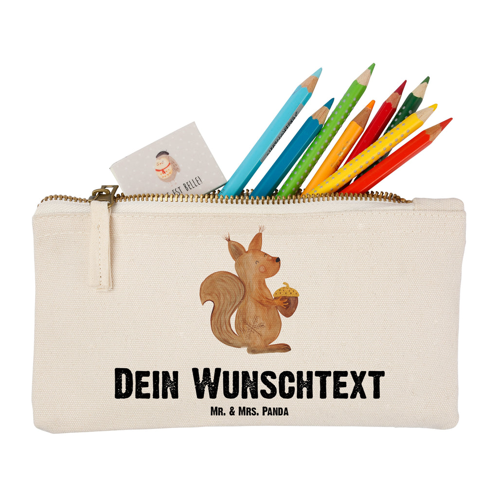 Personalisierte Schminktasche Eichhörnchen Weihnachten Personalisierte Schminktasche, Personalisierte Kosmetiktasche, Personalisierter Kosmetikbeutel, Personalisiertes Stiftemäppchen, Personalisiertes Etui, Personalisierte Federmappe, Personalisierte Makeup Bag, Personalisiertes Schminketui, Personalisiertes Kosmetiketui, Personalisiertes Schlamperetui, Schminktasche mit Namen, Kosmetiktasche mit Namen, Kosmetikbeutel mit Namen, Stiftemäppchen mit Namen, Etui mit Namen, Federmappe mit Namen, Makeup Bg  mit Namen, Schminketui mit Namen, Kosmetiketui mit Namen, Schlamperetui mit Namen, Schminktasche personalisieren, Schminktasche bedrucken, Schminktasche selbst gestalten, Winter, Weihnachten, Weihnachtsdeko, Nikolaus, Advent, Heiligabend, Wintermotiv, Frohe Weihnachten, Frohes neues Jahr, Guten Rutsch, Weihnachtsmotiv, Weihnachtsgruß, Neujahr, Vogel