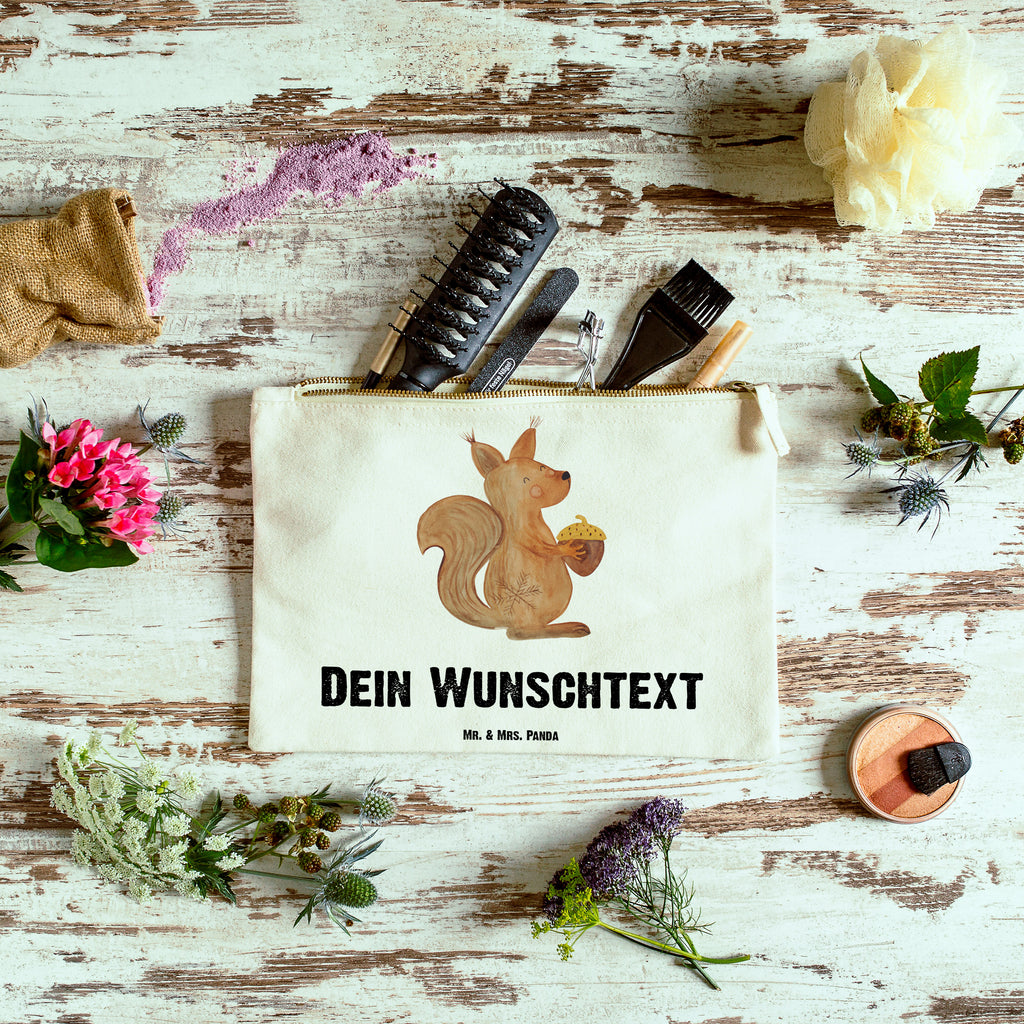 Personalisierte Schminktasche Eichhörnchen Weihnachten Personalisierte Schminktasche, Personalisierte Kosmetiktasche, Personalisierter Kosmetikbeutel, Personalisiertes Stiftemäppchen, Personalisiertes Etui, Personalisierte Federmappe, Personalisierte Makeup Bag, Personalisiertes Schminketui, Personalisiertes Kosmetiketui, Personalisiertes Schlamperetui, Schminktasche mit Namen, Kosmetiktasche mit Namen, Kosmetikbeutel mit Namen, Stiftemäppchen mit Namen, Etui mit Namen, Federmappe mit Namen, Makeup Bg  mit Namen, Schminketui mit Namen, Kosmetiketui mit Namen, Schlamperetui mit Namen, Schminktasche personalisieren, Schminktasche bedrucken, Schminktasche selbst gestalten, Winter, Weihnachten, Weihnachtsdeko, Nikolaus, Advent, Heiligabend, Wintermotiv, Frohe Weihnachten, Frohes neues Jahr, Guten Rutsch, Weihnachtsmotiv, Weihnachtsgruß, Neujahr, Vogel