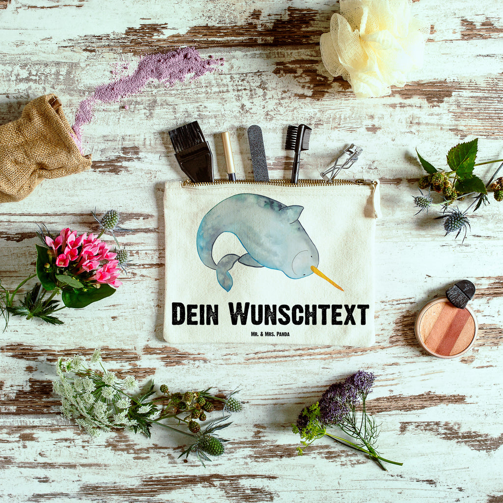 Personalisierte Schminktasche Narwal Personalisierte Schminktasche, Personalisierte Kosmetiktasche, Personalisierter Kosmetikbeutel, Personalisiertes Stiftemäppchen, Personalisiertes Etui, Personalisierte Federmappe, Personalisierte Makeup Bag, Personalisiertes Schminketui, Personalisiertes Kosmetiketui, Personalisiertes Schlamperetui, Schminktasche mit Namen, Kosmetiktasche mit Namen, Kosmetikbeutel mit Namen, Stiftemäppchen mit Namen, Etui mit Namen, Federmappe mit Namen, Makeup Bg  mit Namen, Schminketui mit Namen, Kosmetiketui mit Namen, Schlamperetui mit Namen, Schminktasche personalisieren, Schminktasche bedrucken, Schminktasche selbst gestalten, Meerestiere, Meer, Urlaub, Narwal, Wal, Putzen, Hausfrau, Junggesellin, aufräumen, Kinderzimmer