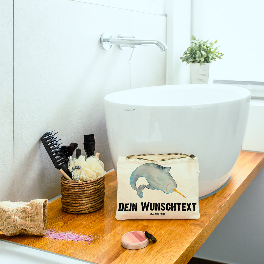 Personalisierte Schminktasche Narwal Personalisierte Schminktasche, Personalisierte Kosmetiktasche, Personalisierter Kosmetikbeutel, Personalisiertes Stiftemäppchen, Personalisiertes Etui, Personalisierte Federmappe, Personalisierte Makeup Bag, Personalisiertes Schminketui, Personalisiertes Kosmetiketui, Personalisiertes Schlamperetui, Schminktasche mit Namen, Kosmetiktasche mit Namen, Kosmetikbeutel mit Namen, Stiftemäppchen mit Namen, Etui mit Namen, Federmappe mit Namen, Makeup Bg  mit Namen, Schminketui mit Namen, Kosmetiketui mit Namen, Schlamperetui mit Namen, Schminktasche personalisieren, Schminktasche bedrucken, Schminktasche selbst gestalten, Meerestiere, Meer, Urlaub, Narwal, Wal, Putzen, Hausfrau, Junggesellin, aufräumen, Kinderzimmer