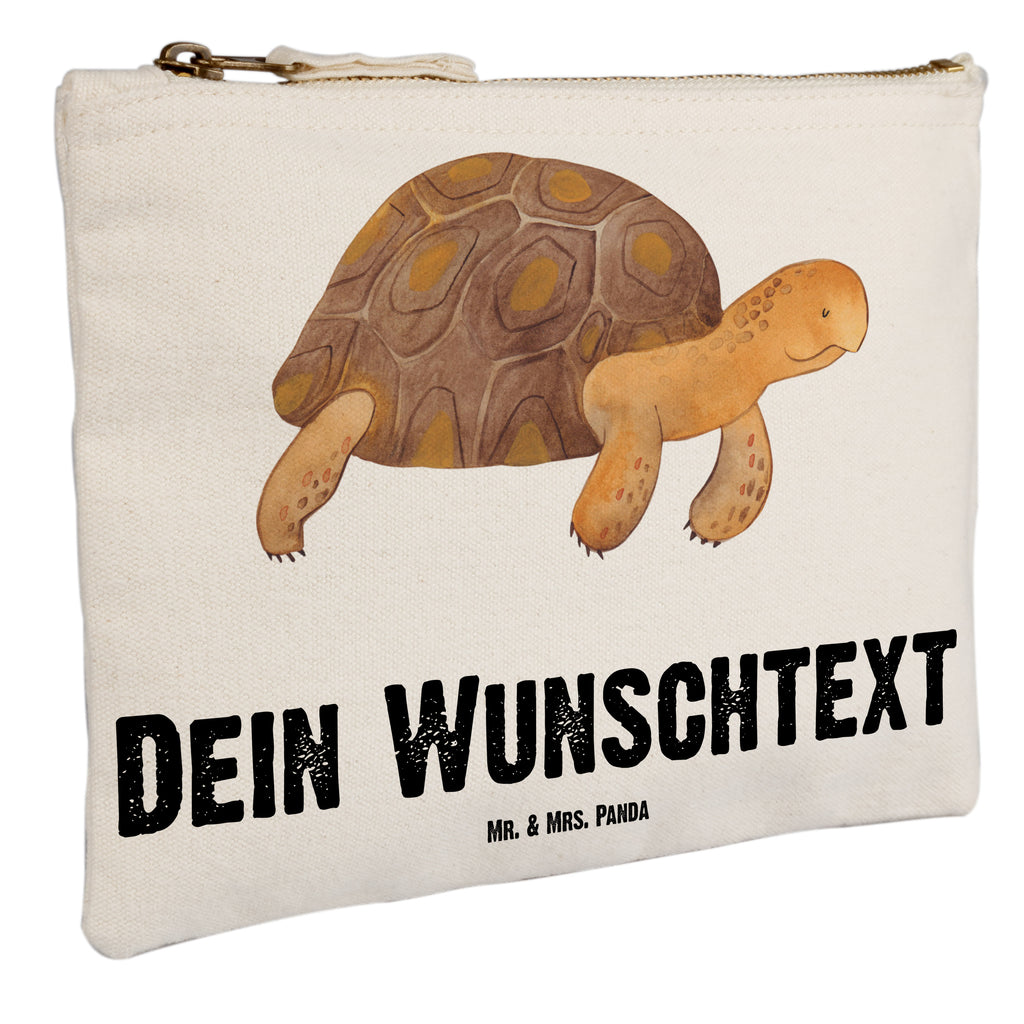 Personalisierte Schminktasche Schildkröte marschiert Personalisierte Schminktasche, Personalisierte Kosmetiktasche, Personalisierter Kosmetikbeutel, Personalisiertes Stiftemäppchen, Personalisiertes Etui, Personalisierte Federmappe, Personalisierte Makeup Bag, Personalisiertes Schminketui, Personalisiertes Kosmetiketui, Personalisiertes Schlamperetui, Schminktasche mit Namen, Kosmetiktasche mit Namen, Kosmetikbeutel mit Namen, Stiftemäppchen mit Namen, Etui mit Namen, Federmappe mit Namen, Makeup Bg  mit Namen, Schminketui mit Namen, Kosmetiketui mit Namen, Schlamperetui mit Namen, Schminktasche personalisieren, Schminktasche bedrucken, Schminktasche selbst gestalten, Meerestiere, Meer, Urlaub, Schildkröte, Schildkröten, get lost, Abenteuer, Reiselust, Inspiration, Neustart, Motivation, Lieblingsmensch