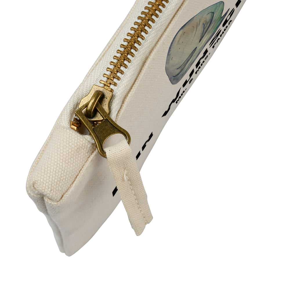 Personalisierte Schminktasche Seekuh happy Personalisierte Schminktasche, Personalisierte Kosmetiktasche, Personalisierter Kosmetikbeutel, Personalisiertes Stiftemäppchen, Personalisiertes Etui, Personalisierte Federmappe, Personalisierte Makeup Bag, Personalisiertes Schminketui, Personalisiertes Kosmetiketui, Personalisiertes Schlamperetui, Schminktasche mit Namen, Kosmetiktasche mit Namen, Kosmetikbeutel mit Namen, Stiftemäppchen mit Namen, Etui mit Namen, Federmappe mit Namen, Makeup Bg  mit Namen, Schminketui mit Namen, Kosmetiketui mit Namen, Schlamperetui mit Namen, Schminktasche personalisieren, Schminktasche bedrucken, Schminktasche selbst gestalten, Meerestiere, Meer, Urlaub, Seekuh, Seekühe, Selbstliebe, Respekt, Neuanfang, Neustart, Achtsamkeit, Zufrieden, Liebeskummer, Freundin