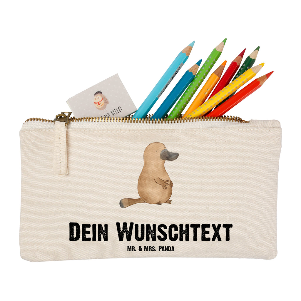 Personalisierte Schminktasche Schnabeltier mutig Personalisierte Schminktasche, Personalisierte Kosmetiktasche, Personalisierter Kosmetikbeutel, Personalisiertes Stiftemäppchen, Personalisiertes Etui, Personalisierte Federmappe, Personalisierte Makeup Bag, Personalisiertes Schminketui, Personalisiertes Kosmetiketui, Personalisiertes Schlamperetui, Schminktasche mit Namen, Kosmetiktasche mit Namen, Kosmetikbeutel mit Namen, Stiftemäppchen mit Namen, Etui mit Namen, Federmappe mit Namen, Makeup Bg  mit Namen, Schminketui mit Namen, Kosmetiketui mit Namen, Schlamperetui mit Namen, Schminktasche personalisieren, Schminktasche bedrucken, Schminktasche selbst gestalten, Meerestiere, Meer, Urlaub, Schnabeltier, Mut, mutig, Lebensweisheit, Schnabeltiere, Motivation, Training, Büro, Arbeit, Neuanfang, Neustart, Weltreise, Raodtrip