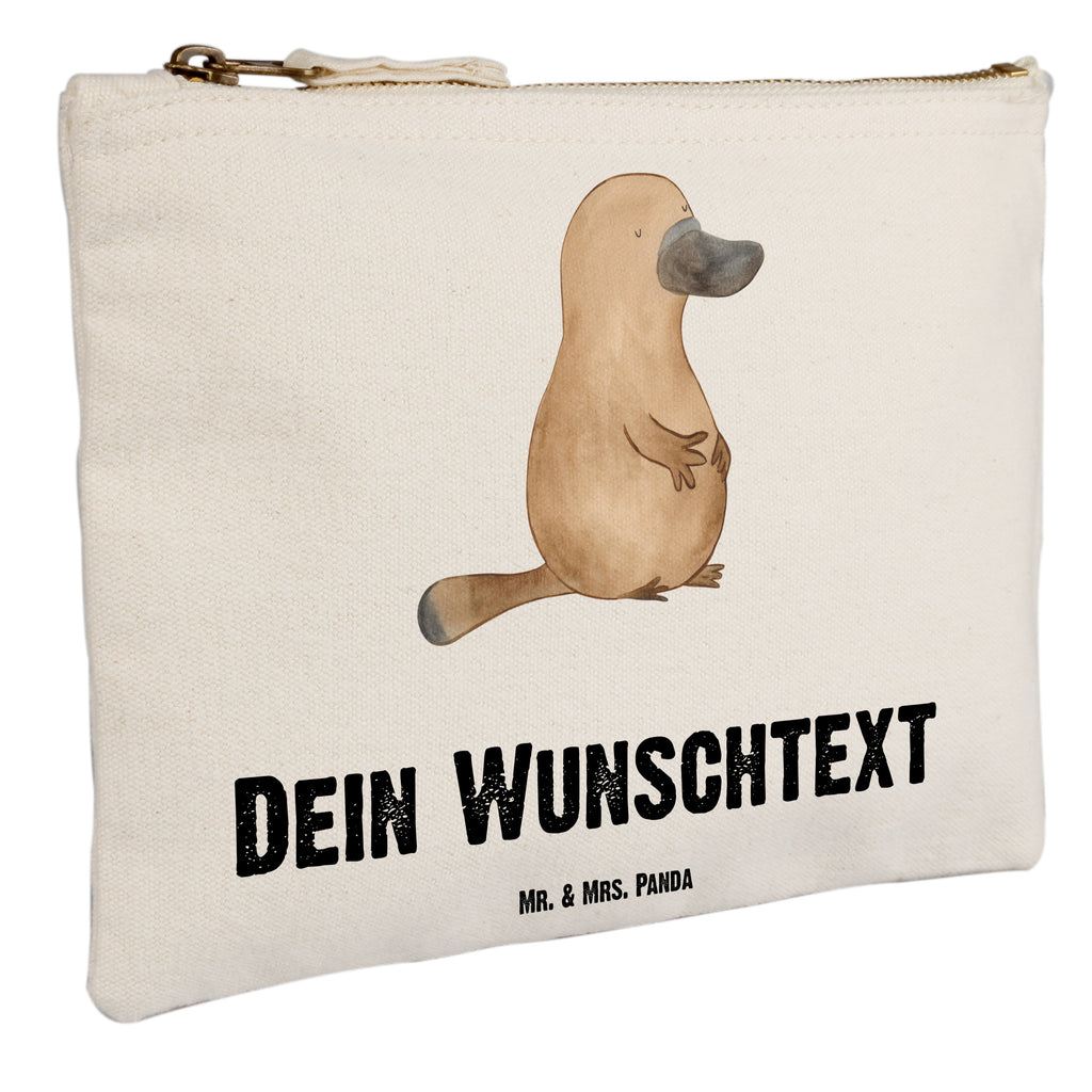 Personalisierte Schminktasche Schnabeltier mutig Personalisierte Schminktasche, Personalisierte Kosmetiktasche, Personalisierter Kosmetikbeutel, Personalisiertes Stiftemäppchen, Personalisiertes Etui, Personalisierte Federmappe, Personalisierte Makeup Bag, Personalisiertes Schminketui, Personalisiertes Kosmetiketui, Personalisiertes Schlamperetui, Schminktasche mit Namen, Kosmetiktasche mit Namen, Kosmetikbeutel mit Namen, Stiftemäppchen mit Namen, Etui mit Namen, Federmappe mit Namen, Makeup Bg  mit Namen, Schminketui mit Namen, Kosmetiketui mit Namen, Schlamperetui mit Namen, Schminktasche personalisieren, Schminktasche bedrucken, Schminktasche selbst gestalten, Meerestiere, Meer, Urlaub, Schnabeltier, Mut, mutig, Lebensweisheit, Schnabeltiere, Motivation, Training, Büro, Arbeit, Neuanfang, Neustart, Weltreise, Raodtrip