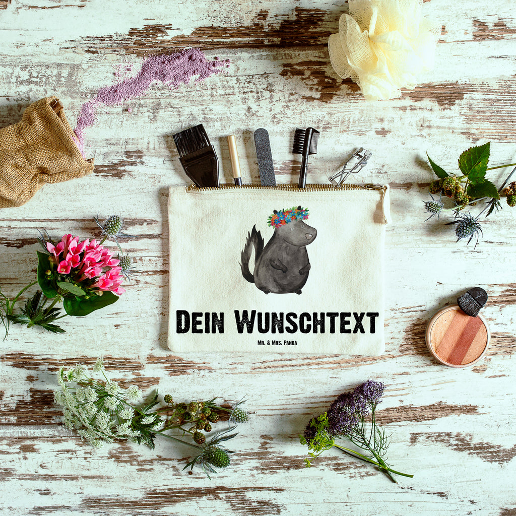 Personalisierte Schminktasche Stinktier Blumenmaedchen Personalisierte Schminktasche, Personalisierte Kosmetiktasche, Personalisierter Kosmetikbeutel, Personalisiertes Stiftemäppchen, Personalisiertes Etui, Personalisierte Federmappe, Personalisierte Makeup Bag, Personalisiertes Schminketui, Personalisiertes Kosmetiketui, Personalisiertes Schlamperetui, Schminktasche mit Namen, Kosmetiktasche mit Namen, Kosmetikbeutel mit Namen, Stiftemäppchen mit Namen, Etui mit Namen, Federmappe mit Namen, Makeup Bg  mit Namen, Schminketui mit Namen, Kosmetiketui mit Namen, Schlamperetui mit Namen, Schminktasche personalisieren, Schminktasche bedrucken, Schminktasche selbst gestalten, Stinktier, Skunk, Wildtier, Raubtier, Stinker, Stinki, Yoga, Namaste, Lebe, Liebe, Lache