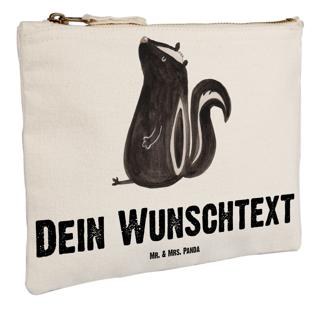 Personalisierte Schminktasche Stinktier sitzend Personalisierte Schminktasche, Personalisierte Kosmetiktasche, Personalisierter Kosmetikbeutel, Personalisiertes Stiftemäppchen, Personalisiertes Etui, Personalisierte Federmappe, Personalisierte Makeup Bag, Personalisiertes Schminketui, Personalisiertes Kosmetiketui, Personalisiertes Schlamperetui, Schminktasche mit Namen, Kosmetiktasche mit Namen, Kosmetikbeutel mit Namen, Stiftemäppchen mit Namen, Etui mit Namen, Federmappe mit Namen, Makeup Bg  mit Namen, Schminketui mit Namen, Kosmetiketui mit Namen, Schlamperetui mit Namen, Schminktasche personalisieren, Schminktasche bedrucken, Schminktasche selbst gestalten, Stinktier, Skunk, Wildtier, Raubtier, Stinker, Stinki, Spruch, Büro, Recht, Besserwisser