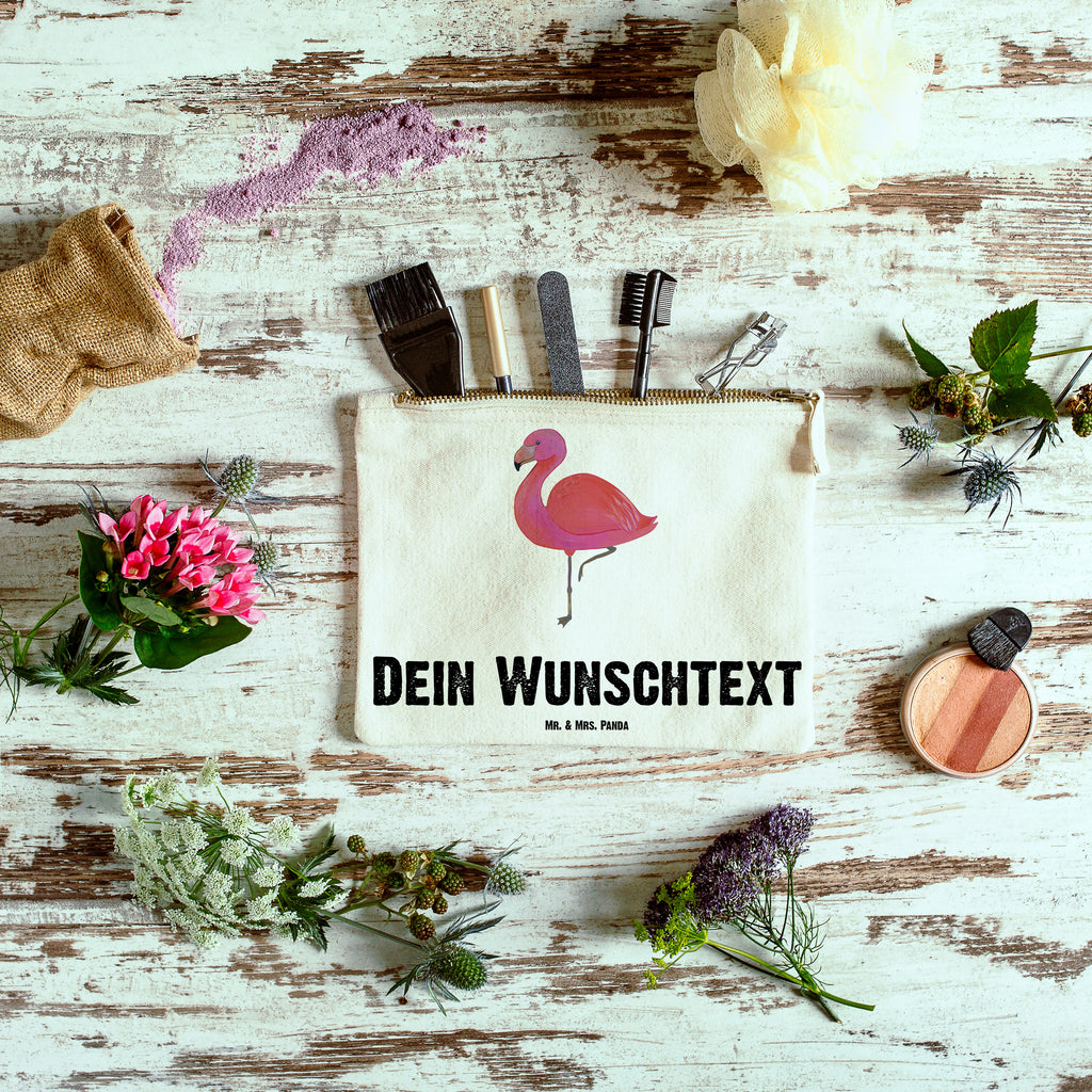 Personalisierte Schminktasche Flamingo classic Personalisierte Schminktasche, Personalisierte Kosmetiktasche, Personalisierter Kosmetikbeutel, Personalisiertes Stiftemäppchen, Personalisiertes Etui, Personalisierte Federmappe, Personalisierte Makeup Bag, Personalisiertes Schminketui, Personalisiertes Kosmetiketui, Personalisiertes Schlamperetui, Schminktasche mit Namen, Kosmetiktasche mit Namen, Kosmetikbeutel mit Namen, Stiftemäppchen mit Namen, Etui mit Namen, Federmappe mit Namen, Makeup Bg  mit Namen, Schminketui mit Namen, Kosmetiketui mit Namen, Schlamperetui mit Namen, Schminktasche personalisieren, Schminktasche bedrucken, Schminktasche selbst gestalten, Flamingo, Einzigartig, Selbstliebe, Stolz, ich, für mich, Spruch, Freundin, Freundinnen, Außenseiter, Sohn, Tochter, Geschwister