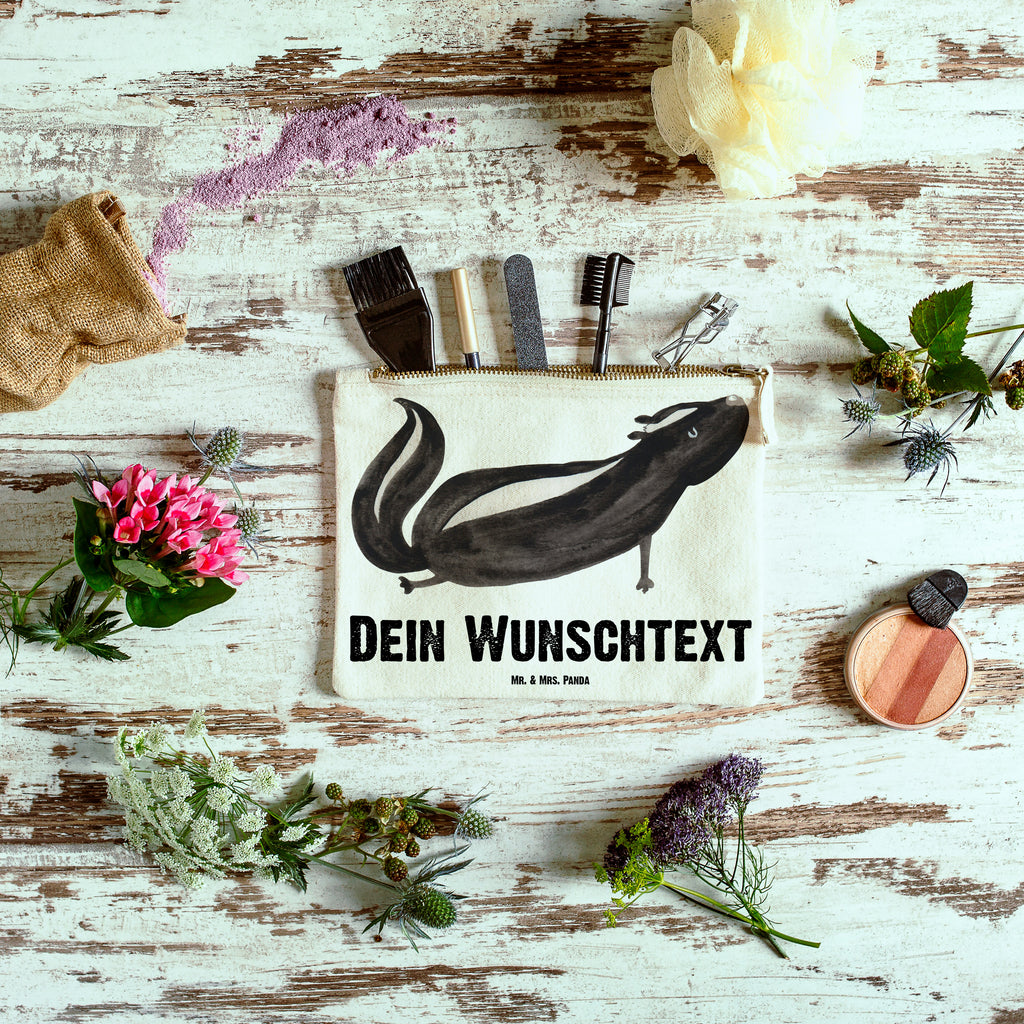 Personalisierte Schminktasche Stinktier Yoga Personalisierte Schminktasche, Personalisierte Kosmetiktasche, Personalisierter Kosmetikbeutel, Personalisiertes Stiftemäppchen, Personalisiertes Etui, Personalisierte Federmappe, Personalisierte Makeup Bag, Personalisiertes Schminketui, Personalisiertes Kosmetiketui, Personalisiertes Schlamperetui, Schminktasche mit Namen, Kosmetiktasche mit Namen, Kosmetikbeutel mit Namen, Stiftemäppchen mit Namen, Etui mit Namen, Federmappe mit Namen, Makeup Bg  mit Namen, Schminketui mit Namen, Kosmetiketui mit Namen, Schlamperetui mit Namen, Schminktasche personalisieren, Schminktasche bedrucken, Schminktasche selbst gestalten, Stinktier, Skunk, Wildtier, Raubtier, Stinker, Stinki, Yoga, Namaste, Lebe, Liebe, Lache