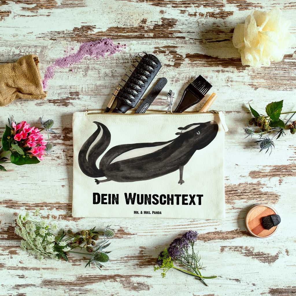 Personalisierte Schminktasche Stinktier Yoga Personalisierte Schminktasche, Personalisierte Kosmetiktasche, Personalisierter Kosmetikbeutel, Personalisiertes Stiftemäppchen, Personalisiertes Etui, Personalisierte Federmappe, Personalisierte Makeup Bag, Personalisiertes Schminketui, Personalisiertes Kosmetiketui, Personalisiertes Schlamperetui, Schminktasche mit Namen, Kosmetiktasche mit Namen, Kosmetikbeutel mit Namen, Stiftemäppchen mit Namen, Etui mit Namen, Federmappe mit Namen, Makeup Bg  mit Namen, Schminketui mit Namen, Kosmetiketui mit Namen, Schlamperetui mit Namen, Schminktasche personalisieren, Schminktasche bedrucken, Schminktasche selbst gestalten, Stinktier, Skunk, Wildtier, Raubtier, Stinker, Stinki, Yoga, Namaste, Lebe, Liebe, Lache