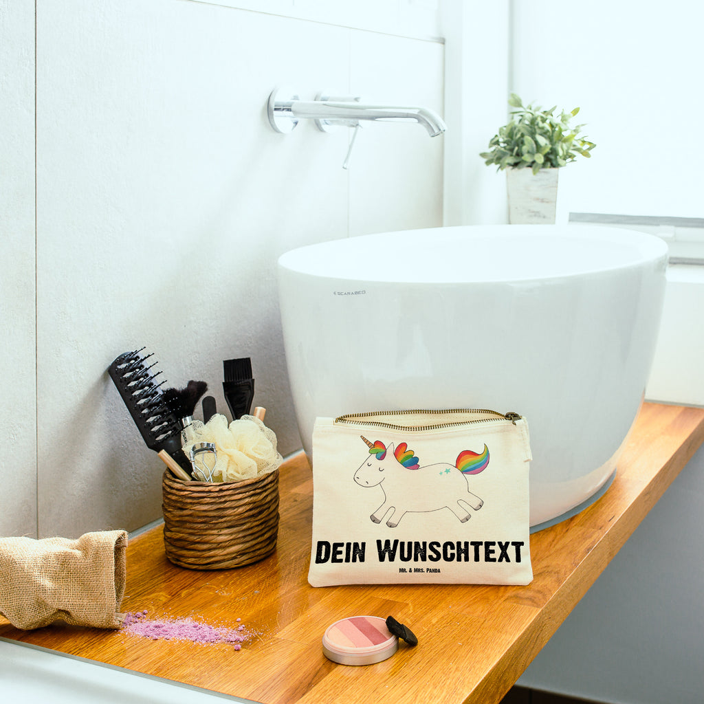 Personalisierte Schminktasche Einhorn Happy Personalisierte Schminktasche, Personalisierte Kosmetiktasche, Personalisierter Kosmetikbeutel, Personalisiertes Stiftemäppchen, Personalisiertes Etui, Personalisierte Federmappe, Personalisierte Makeup Bag, Personalisiertes Schminketui, Personalisiertes Kosmetiketui, Personalisiertes Schlamperetui, Schminktasche mit Namen, Kosmetiktasche mit Namen, Kosmetikbeutel mit Namen, Stiftemäppchen mit Namen, Etui mit Namen, Federmappe mit Namen, Makeup Bg  mit Namen, Schminketui mit Namen, Kosmetiketui mit Namen, Schlamperetui mit Namen, Schminktasche personalisieren, Schminktasche bedrucken, Schminktasche selbst gestalten, Einhorn, Einhörner, Einhorn Deko, Pegasus, Unicorn, glücklich, fröhlich, Spaß, Freude, Lebensfreude, witzig, spannend, Lächeln, Lachen