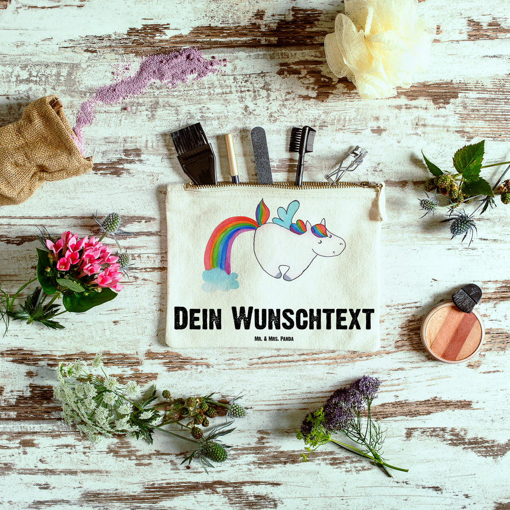 Personalisierte Schminktasche Einhorn Pegasus Personalisierte Schminktasche, Personalisierte Kosmetiktasche, Personalisierter Kosmetikbeutel, Personalisiertes Stiftemäppchen, Personalisiertes Etui, Personalisierte Federmappe, Personalisierte Makeup Bag, Personalisiertes Schminketui, Personalisiertes Kosmetiketui, Personalisiertes Schlamperetui, Schminktasche mit Namen, Kosmetiktasche mit Namen, Kosmetikbeutel mit Namen, Stiftemäppchen mit Namen, Etui mit Namen, Federmappe mit Namen, Makeup Bg  mit Namen, Schminketui mit Namen, Kosmetiketui mit Namen, Schlamperetui mit Namen, Schminktasche personalisieren, Schminktasche bedrucken, Schminktasche selbst gestalten, Einhorn, Einhörner, Einhorn Deko, Pegasus, Unicorn, Regenbogen, Spielen, Realität, Glitzer, Erwachsenwerden