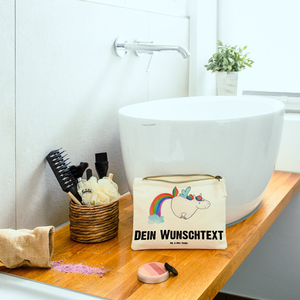 Personalisierte Schminktasche Einhorn Pegasus Personalisierte Schminktasche, Personalisierte Kosmetiktasche, Personalisierter Kosmetikbeutel, Personalisiertes Stiftemäppchen, Personalisiertes Etui, Personalisierte Federmappe, Personalisierte Makeup Bag, Personalisiertes Schminketui, Personalisiertes Kosmetiketui, Personalisiertes Schlamperetui, Schminktasche mit Namen, Kosmetiktasche mit Namen, Kosmetikbeutel mit Namen, Stiftemäppchen mit Namen, Etui mit Namen, Federmappe mit Namen, Makeup Bg  mit Namen, Schminketui mit Namen, Kosmetiketui mit Namen, Schlamperetui mit Namen, Schminktasche personalisieren, Schminktasche bedrucken, Schminktasche selbst gestalten, Einhorn, Einhörner, Einhorn Deko, Pegasus, Unicorn, Regenbogen, Spielen, Realität, Glitzer, Erwachsenwerden
