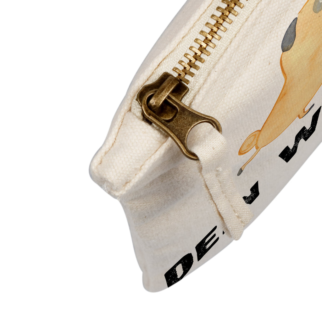 Personalisierte Schminktasche Mops verliebt Personalisierte Schminktasche, Personalisierte Kosmetiktasche, Personalisierter Kosmetikbeutel, Personalisiertes Stiftemäppchen, Personalisiertes Etui, Personalisierte Federmappe, Personalisierte Makeup Bag, Personalisiertes Schminketui, Personalisiertes Kosmetiketui, Personalisiertes Schlamperetui, Schminktasche mit Namen, Kosmetiktasche mit Namen, Kosmetikbeutel mit Namen, Stiftemäppchen mit Namen, Etui mit Namen, Federmappe mit Namen, Makeup Bg  mit Namen, Schminketui mit Namen, Kosmetiketui mit Namen, Schlamperetui mit Namen, Schminktasche personalisieren, Schminktasche bedrucken, Schminktasche selbst gestalten, Hund, Hundemotiv, Haustier, Hunderasse, Tierliebhaber, Hundebesitzer, Sprüche, Mops, Möpse, Hundeliebe, verliebt, Liebe, Liebesspruch. Verlobt, Geschenk Freund, Partner