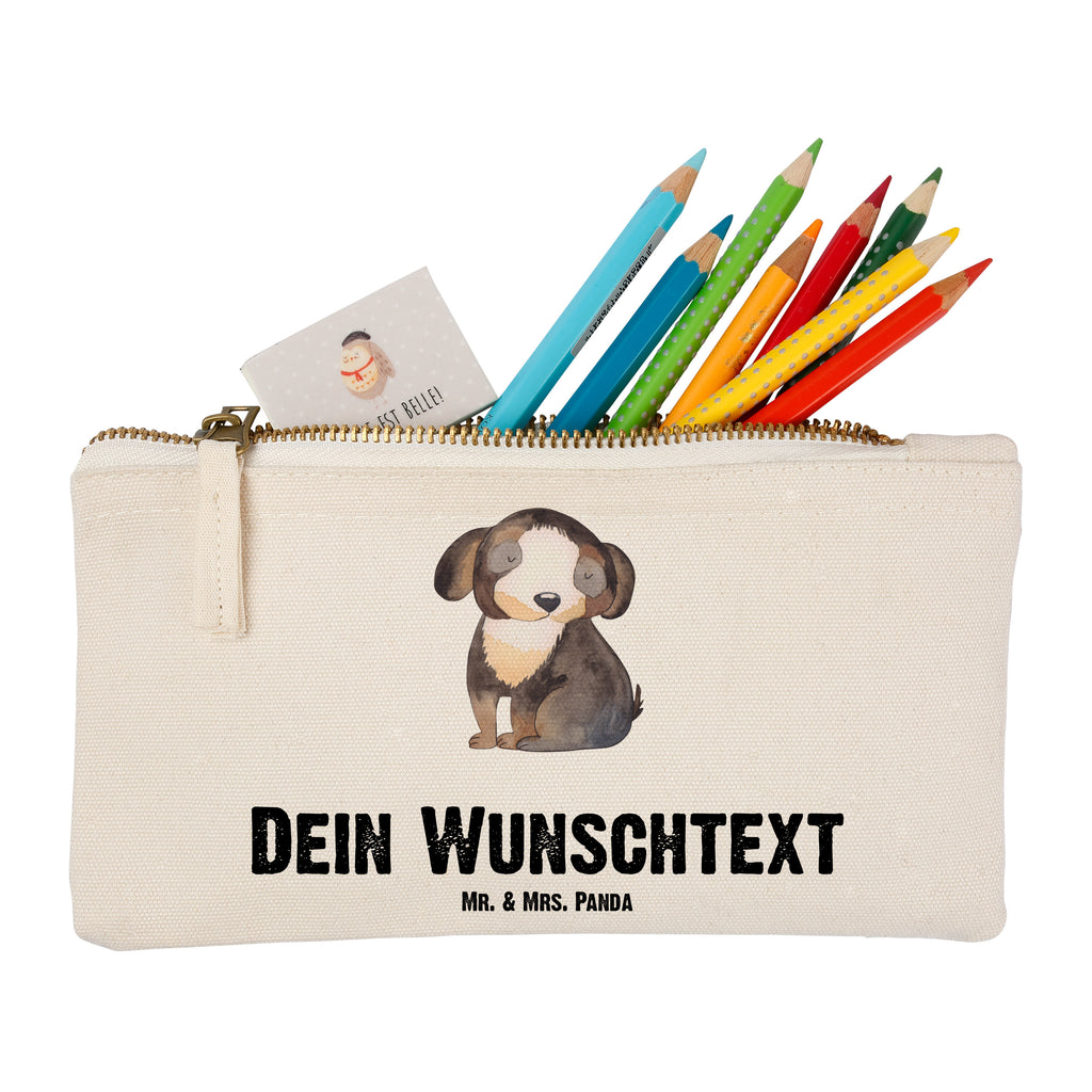 Personalisierte Schminktasche Hund entspannt Personalisierte Schminktasche, Personalisierte Kosmetiktasche, Personalisierter Kosmetikbeutel, Personalisiertes Stiftemäppchen, Personalisiertes Etui, Personalisierte Federmappe, Personalisierte Makeup Bag, Personalisiertes Schminketui, Personalisiertes Kosmetiketui, Personalisiertes Schlamperetui, Schminktasche mit Namen, Kosmetiktasche mit Namen, Kosmetikbeutel mit Namen, Stiftemäppchen mit Namen, Etui mit Namen, Federmappe mit Namen, Makeup Bg  mit Namen, Schminketui mit Namen, Kosmetiketui mit Namen, Schlamperetui mit Namen, Schminktasche personalisieren, Schminktasche bedrucken, Schminktasche selbst gestalten, Hund, Hundemotiv, Haustier, Hunderasse, Tierliebhaber, Hundebesitzer, Sprüche, schwarzer Hund, Hundeliebe, Liebe, Hundeglück
