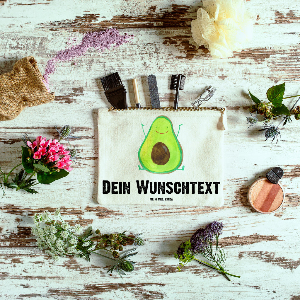 Personalisierte Schminktasche Avocado Happy Personalisierte Schminktasche, Personalisierte Kosmetiktasche, Personalisierter Kosmetikbeutel, Personalisiertes Stiftemäppchen, Personalisiertes Etui, Personalisierte Federmappe, Personalisierte Makeup Bag, Personalisiertes Schminketui, Personalisiertes Kosmetiketui, Personalisiertes Schlamperetui, Schminktasche mit Namen, Kosmetiktasche mit Namen, Kosmetikbeutel mit Namen, Stiftemäppchen mit Namen, Etui mit Namen, Federmappe mit Namen, Makeup Bg  mit Namen, Schminketui mit Namen, Kosmetiketui mit Namen, Schlamperetui mit Namen, Schminktasche personalisieren, Schminktasche bedrucken, Schminktasche selbst gestalten, Avocado, Veggie, Vegan, Gesund, Chaos