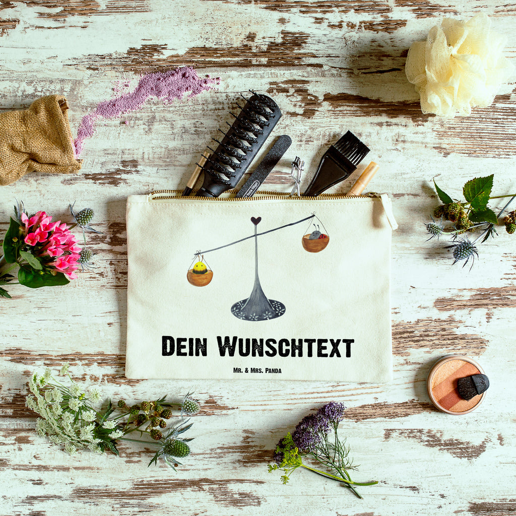 Personalisierte Schminktasche Sternzeichen Waage Personalisierte Schminktasche, Personalisierte Kosmetiktasche, Personalisierter Kosmetikbeutel, Personalisiertes Stiftemäppchen, Personalisiertes Etui, Personalisierte Federmappe, Personalisierte Makeup Bag, Personalisiertes Schminketui, Personalisiertes Kosmetiketui, Personalisiertes Schlamperetui, Schminktasche mit Namen, Kosmetiktasche mit Namen, Kosmetikbeutel mit Namen, Stiftemäppchen mit Namen, Etui mit Namen, Federmappe mit Namen, Makeup Bg  mit Namen, Schminketui mit Namen, Kosmetiketui mit Namen, Schlamperetui mit Namen, Schminktasche personalisieren, Schminktasche bedrucken, Schminktasche selbst gestalten, Tierkreiszeichen, Sternzeichen, Horoskop, Astrologie, Aszendent, Waage, Waage Geschenk, Waage Sternzeichen, Geschenk Oktober, Geschenk September, Geburtstag Oktober, Geburtstag September, Gleichgewicht, Marienkäfer, Hummel, Biene