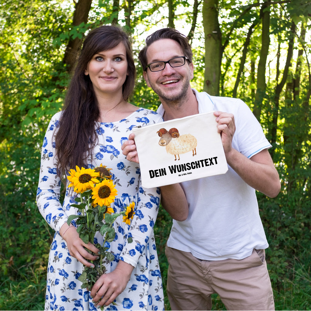 Personalisierte Schminktasche Sternzeichen Widder Personalisierte Schminktasche, Personalisierte Kosmetiktasche, Personalisierter Kosmetikbeutel, Personalisiertes Stiftemäppchen, Personalisiertes Etui, Personalisierte Federmappe, Personalisierte Makeup Bag, Personalisiertes Schminketui, Personalisiertes Kosmetiketui, Personalisiertes Schlamperetui, Schminktasche mit Namen, Kosmetiktasche mit Namen, Kosmetikbeutel mit Namen, Stiftemäppchen mit Namen, Etui mit Namen, Federmappe mit Namen, Makeup Bg  mit Namen, Schminketui mit Namen, Kosmetiketui mit Namen, Schlamperetui mit Namen, Schminktasche personalisieren, Schminktasche bedrucken, Schminktasche selbst gestalten, Tierkreiszeichen, Sternzeichen, Horoskop, Astrologie, Aszendent, Widder Geschenk, Widder Sternzeichen, Geschenk März, Geschenk April, Geburtstag März, Geburtstag April, Bock, Schafbock