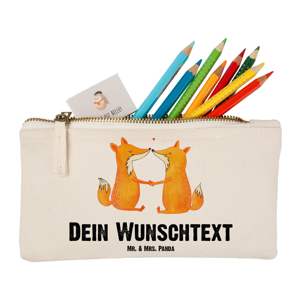 Personalisierte Schminktasche Füchse Liebe Personalisierte Schminktasche, Personalisierte Kosmetiktasche, Personalisierter Kosmetikbeutel, Personalisiertes Stiftemäppchen, Personalisiertes Etui, Personalisierte Federmappe, Personalisierte Makeup Bag, Personalisiertes Schminketui, Personalisiertes Kosmetiketui, Personalisiertes Schlamperetui, Schminktasche mit Namen, Kosmetiktasche mit Namen, Kosmetikbeutel mit Namen, Stiftemäppchen mit Namen, Etui mit Namen, Federmappe mit Namen, Makeup Bg  mit Namen, Schminketui mit Namen, Kosmetiketui mit Namen, Schlamperetui mit Namen, Schminktasche personalisieren, Schminktasche bedrucken, Schminktasche selbst gestalten, Fuchs, Füchse, Fox, Liebe, Liebespaar, Paar, Partner, Freundin, Freund, Ehe, Verlobte, Ehemann, Ehefrau, Liebesbeweis