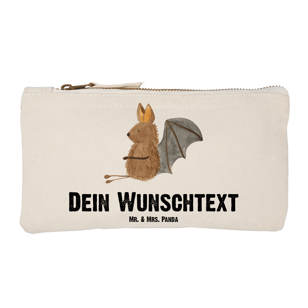 Personalisierte Schminktasche Fledermaus sitzend Personalisierte Schminktasche, Personalisierte Kosmetiktasche, Personalisierter Kosmetikbeutel, Personalisiertes Stiftemäppchen, Personalisiertes Etui, Personalisierte Federmappe, Personalisierte Makeup Bag, Personalisiertes Schminketui, Personalisiertes Kosmetiketui, Personalisiertes Schlamperetui, Schminktasche mit Namen, Kosmetiktasche mit Namen, Kosmetikbeutel mit Namen, Stiftemäppchen mit Namen, Etui mit Namen, Federmappe mit Namen, Makeup Bg  mit Namen, Schminketui mit Namen, Kosmetiketui mit Namen, Schlamperetui mit Namen, Schminktasche personalisieren, Schminktasche bedrucken, Schminktasche selbst gestalten, Tiermotive, Gute Laune, lustige Sprüche, Tiere, Fledermaus, Fledermäuse, Motivation, entspannen