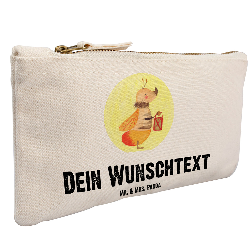 Personalisierte Schminktasche Glühwürmchen Personalisierte Schminktasche, Personalisierte Kosmetiktasche, Personalisierter Kosmetikbeutel, Personalisiertes Stiftemäppchen, Personalisiertes Etui, Personalisierte Federmappe, Personalisierte Makeup Bag, Personalisiertes Schminketui, Personalisiertes Kosmetiketui, Personalisiertes Schlamperetui, Schminktasche mit Namen, Kosmetiktasche mit Namen, Kosmetikbeutel mit Namen, Stiftemäppchen mit Namen, Etui mit Namen, Federmappe mit Namen, Makeup Bg  mit Namen, Schminketui mit Namen, Kosmetiketui mit Namen, Schlamperetui mit Namen, Schminktasche personalisieren, Schminktasche bedrucken, Schminktasche selbst gestalten, Tiermotive, Gute Laune, lustige Sprüche, Tiere, Glühwürmchen, Glühwurm, Falter, Liebe, Leuchten, magisch, Liebesbeweis, Lieblingsmensch, Verlobung, Heiratsantrag, Jahrestag, Liebesspruch