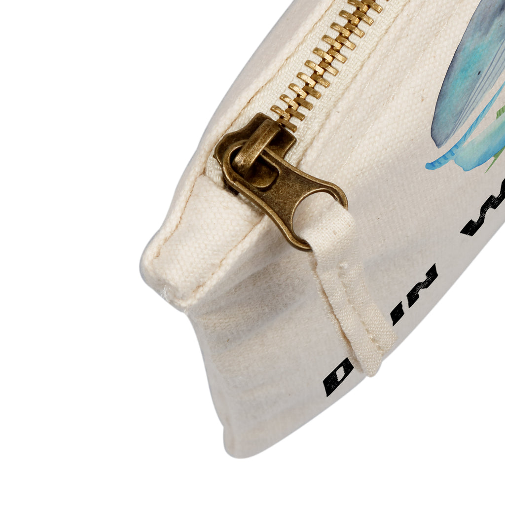 Personalisierte Schminktasche Walfisch & Thunfisch Personalisierte Schminktasche, Personalisierte Kosmetiktasche, Personalisierter Kosmetikbeutel, Personalisiertes Stiftemäppchen, Personalisiertes Etui, Personalisierte Federmappe, Personalisierte Makeup Bag, Personalisiertes Schminketui, Personalisiertes Kosmetiketui, Personalisiertes Schlamperetui, Schminktasche mit Namen, Kosmetiktasche mit Namen, Kosmetikbeutel mit Namen, Stiftemäppchen mit Namen, Etui mit Namen, Federmappe mit Namen, Makeup Bg  mit Namen, Schminketui mit Namen, Kosmetiketui mit Namen, Schlamperetui mit Namen, Schminktasche personalisieren, Schminktasche bedrucken, Schminktasche selbst gestalten, süße Tiermotive, gute Laune, lustige Sprüche, Tiere, Wal, Wahl, Tunfisch, Wortwitz lustig, Spruch lustig, Flachwitz, Witz, Spruch des Tages, Flachwitz Geschenk