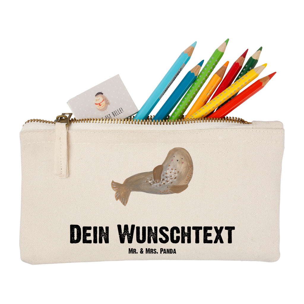 Personalisierte Schminktasche Robbe lachend Personalisierte Schminktasche, Personalisierte Kosmetiktasche, Personalisierter Kosmetikbeutel, Personalisiertes Stiftemäppchen, Personalisiertes Etui, Personalisierte Federmappe, Personalisierte Makeup Bag, Personalisiertes Schminketui, Personalisiertes Kosmetiketui, Personalisiertes Schlamperetui, Schminktasche mit Namen, Kosmetiktasche mit Namen, Kosmetikbeutel mit Namen, Stiftemäppchen mit Namen, Etui mit Namen, Federmappe mit Namen, Makeup Bg  mit Namen, Schminketui mit Namen, Kosmetiketui mit Namen, Schlamperetui mit Namen, Schminktasche personalisieren, Schminktasche bedrucken, Schminktasche selbst gestalten, süße Tiermotive, gute Laune, lustige Sprüche, Tiere, Robbe, Robben, Seehund, Strand, Meerestier, Ostsee, Nordsee