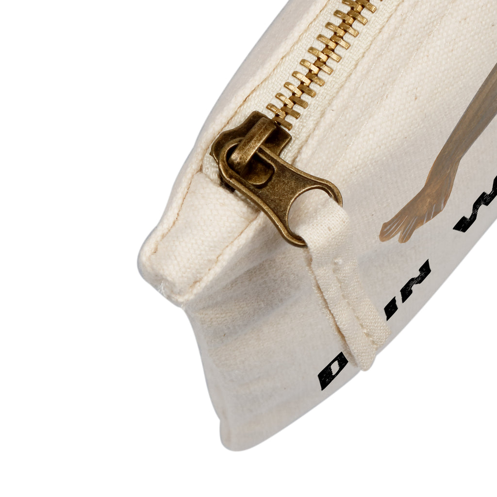Personalisierte Schminktasche Robbe lachend Personalisierte Schminktasche, Personalisierte Kosmetiktasche, Personalisierter Kosmetikbeutel, Personalisiertes Stiftemäppchen, Personalisiertes Etui, Personalisierte Federmappe, Personalisierte Makeup Bag, Personalisiertes Schminketui, Personalisiertes Kosmetiketui, Personalisiertes Schlamperetui, Schminktasche mit Namen, Kosmetiktasche mit Namen, Kosmetikbeutel mit Namen, Stiftemäppchen mit Namen, Etui mit Namen, Federmappe mit Namen, Makeup Bg  mit Namen, Schminketui mit Namen, Kosmetiketui mit Namen, Schlamperetui mit Namen, Schminktasche personalisieren, Schminktasche bedrucken, Schminktasche selbst gestalten, süße Tiermotive, gute Laune, lustige Sprüche, Tiere, Robbe, Robben, Seehund, Strand, Meerestier, Ostsee, Nordsee