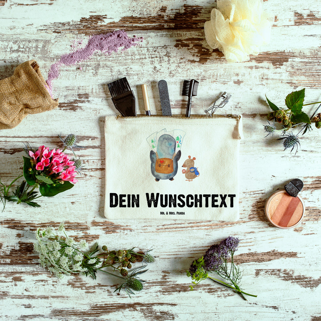 Personalisierte Schminktasche Pinguin & Maus Wanderer Personalisierte Schminktasche, Personalisierte Kosmetiktasche, Personalisierter Kosmetikbeutel, Personalisiertes Stiftemäppchen, Personalisiertes Etui, Personalisierte Federmappe, Personalisierte Makeup Bag, Personalisiertes Schminketui, Personalisiertes Kosmetiketui, Personalisiertes Schlamperetui, Schminktasche mit Namen, Kosmetiktasche mit Namen, Kosmetikbeutel mit Namen, Stiftemäppchen mit Namen, Etui mit Namen, Federmappe mit Namen, Makeup Bg  mit Namen, Schminketui mit Namen, Kosmetiketui mit Namen, Schlamperetui mit Namen, Schminktasche personalisieren, Schminktasche bedrucken, Schminktasche selbst gestalten, Pinguin, Pinguine, Abenteurer, Abenteuer, Roadtrip, Ausflug, Wanderlust, wandern