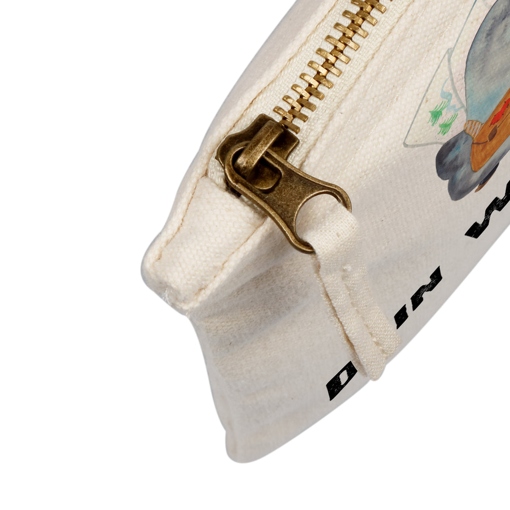 Personalisierte Schminktasche Pinguin & Maus Wanderer Personalisierte Schminktasche, Personalisierte Kosmetiktasche, Personalisierter Kosmetikbeutel, Personalisiertes Stiftemäppchen, Personalisiertes Etui, Personalisierte Federmappe, Personalisierte Makeup Bag, Personalisiertes Schminketui, Personalisiertes Kosmetiketui, Personalisiertes Schlamperetui, Schminktasche mit Namen, Kosmetiktasche mit Namen, Kosmetikbeutel mit Namen, Stiftemäppchen mit Namen, Etui mit Namen, Federmappe mit Namen, Makeup Bg  mit Namen, Schminketui mit Namen, Kosmetiketui mit Namen, Schlamperetui mit Namen, Schminktasche personalisieren, Schminktasche bedrucken, Schminktasche selbst gestalten, Pinguin, Pinguine, Abenteurer, Abenteuer, Roadtrip, Ausflug, Wanderlust, wandern