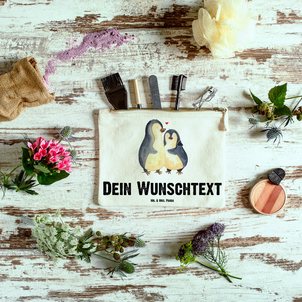 Personalisierte Schminktasche Pinguin umarmend Personalisierte Schminktasche, Personalisierte Kosmetiktasche, Personalisierter Kosmetikbeutel, Personalisiertes Stiftemäppchen, Personalisiertes Etui, Personalisierte Federmappe, Personalisierte Makeup Bag, Personalisiertes Schminketui, Personalisiertes Kosmetiketui, Personalisiertes Schlamperetui, Schminktasche mit Namen, Kosmetiktasche mit Namen, Kosmetikbeutel mit Namen, Stiftemäppchen mit Namen, Etui mit Namen, Federmappe mit Namen, Makeup Bg  mit Namen, Schminketui mit Namen, Kosmetiketui mit Namen, Schlamperetui mit Namen, Schminktasche personalisieren, Schminktasche bedrucken, Schminktasche selbst gestalten, Pinguin, Liebe, Liebespaar, Liebesbeweis, Liebesgeschenk, Verlobung, Jahrestag, Hochzeitstag, Hochzeit, Hochzeitsgeschenk