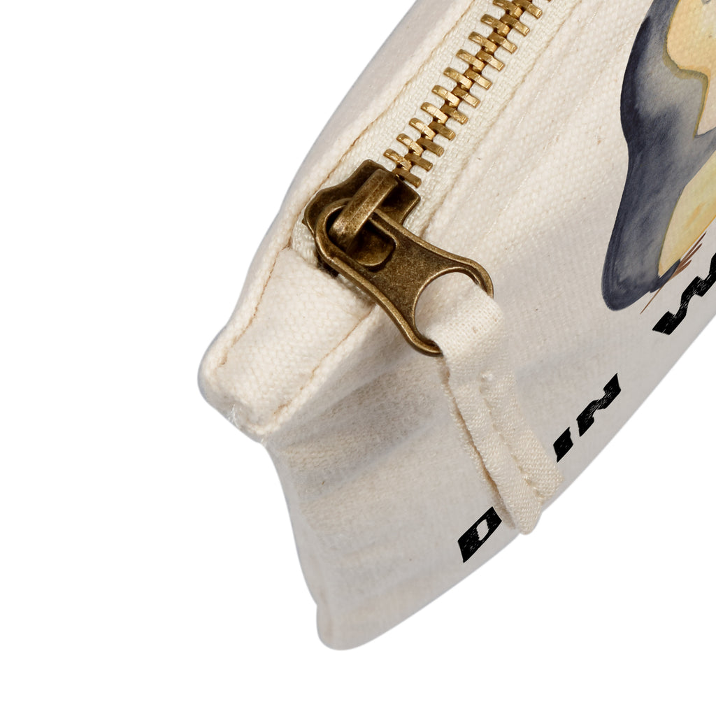 Personalisierte Schminktasche Pinguin umarmend Personalisierte Schminktasche, Personalisierte Kosmetiktasche, Personalisierter Kosmetikbeutel, Personalisiertes Stiftemäppchen, Personalisiertes Etui, Personalisierte Federmappe, Personalisierte Makeup Bag, Personalisiertes Schminketui, Personalisiertes Kosmetiketui, Personalisiertes Schlamperetui, Schminktasche mit Namen, Kosmetiktasche mit Namen, Kosmetikbeutel mit Namen, Stiftemäppchen mit Namen, Etui mit Namen, Federmappe mit Namen, Makeup Bg  mit Namen, Schminketui mit Namen, Kosmetiketui mit Namen, Schlamperetui mit Namen, Schminktasche personalisieren, Schminktasche bedrucken, Schminktasche selbst gestalten, Pinguin, Liebe, Liebespaar, Liebesbeweis, Liebesgeschenk, Verlobung, Jahrestag, Hochzeitstag, Hochzeit, Hochzeitsgeschenk