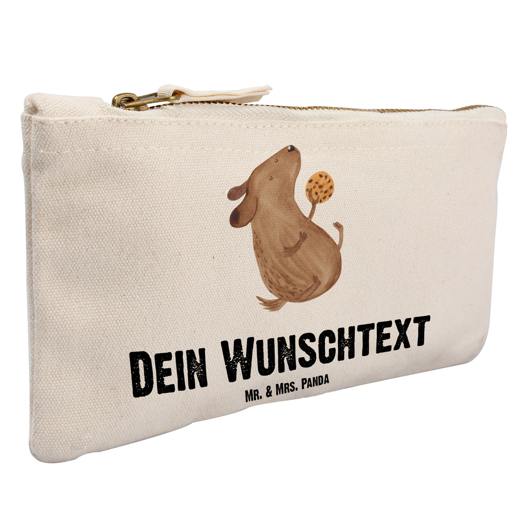 Personalisierte Schminktasche Hund Keks Personalisierte Schminktasche, Personalisierte Kosmetiktasche, Personalisierter Kosmetikbeutel, Personalisiertes Stiftemäppchen, Personalisiertes Etui, Personalisierte Federmappe, Personalisierte Makeup Bag, Personalisiertes Schminketui, Personalisiertes Kosmetiketui, Personalisiertes Schlamperetui, Schminktasche mit Namen, Kosmetiktasche mit Namen, Kosmetikbeutel mit Namen, Stiftemäppchen mit Namen, Etui mit Namen, Federmappe mit Namen, Makeup Bg  mit Namen, Schminketui mit Namen, Kosmetiketui mit Namen, Schlamperetui mit Namen, Schminktasche personalisieren, Schminktasche bedrucken, Schminktasche selbst gestalten, Hund, Hundemotiv, Haustier, Hunderasse, Tierliebhaber, Hundebesitzer, Sprüche, Hundekekse, Leckerli, Hundeleckerli, Hundesnacks