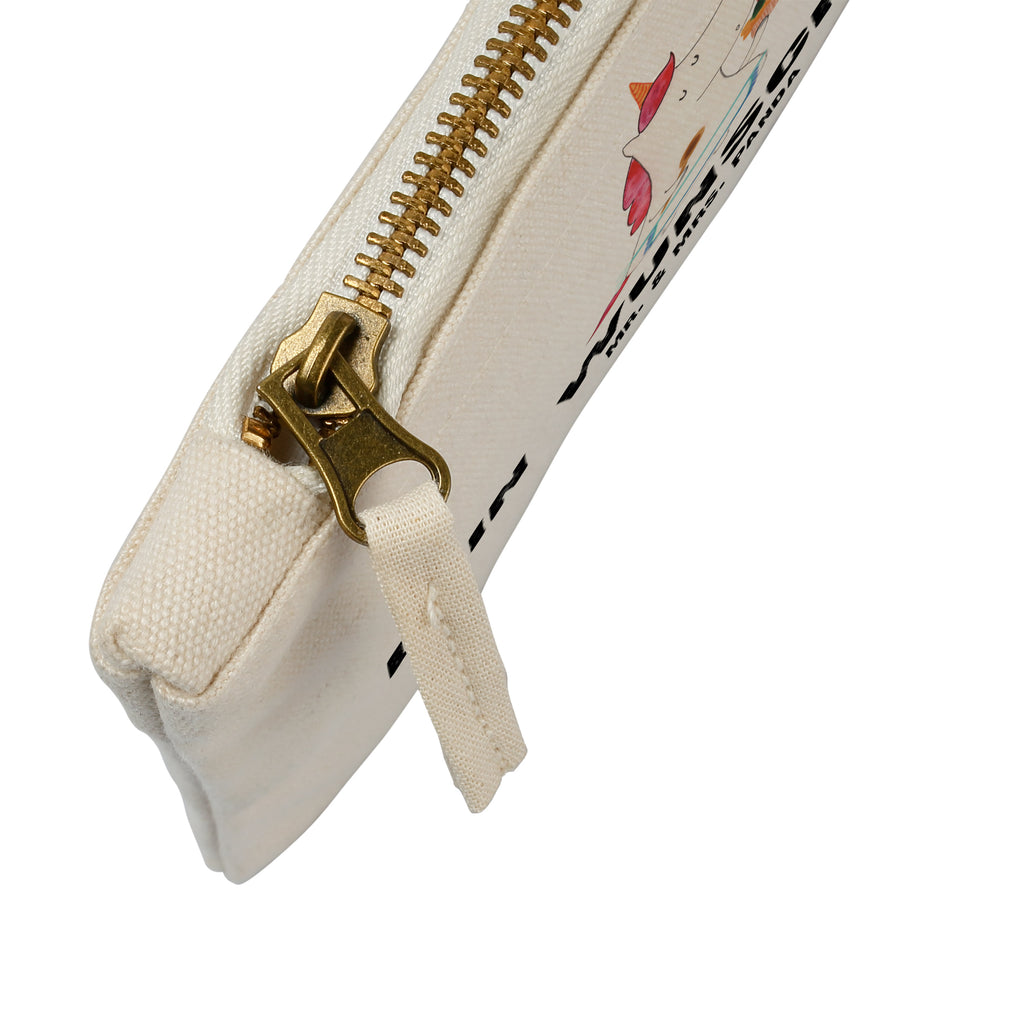 Personalisierte Schminktasche Einhorn Küchenfee Personalisierte Schminktasche, Personalisierte Kosmetiktasche, Personalisierter Kosmetikbeutel, Personalisiertes Stiftemäppchen, Personalisiertes Etui, Personalisierte Federmappe, Personalisierte Makeup Bag, Personalisiertes Schminketui, Personalisiertes Kosmetiketui, Personalisiertes Schlamperetui, Schminktasche mit Namen, Kosmetiktasche mit Namen, Kosmetikbeutel mit Namen, Stiftemäppchen mit Namen, Etui mit Namen, Federmappe mit Namen, Makeup Bg  mit Namen, Schminketui mit Namen, Kosmetiketui mit Namen, Schlamperetui mit Namen, Schminktasche personalisieren, Schminktasche bedrucken, Schminktasche selbst gestalten, Einhorn, Einhörner, Einhorn Deko, Pegasus, Unicorn, backen, Muffin, Motivation, Träumer, träumen, Bäckerin, Hobbykoch, Koch, Torte, Kuchen