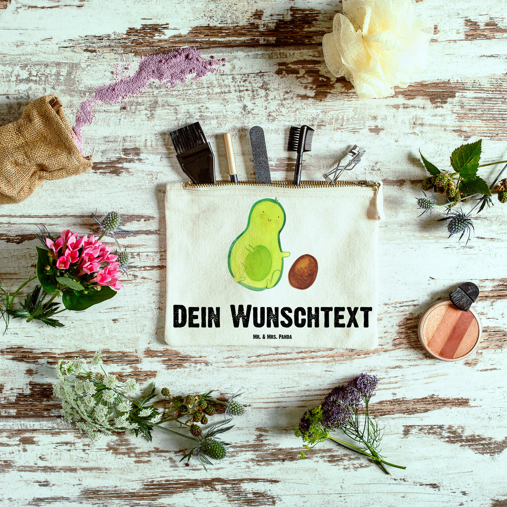 Personalisierte Schminktasche Avocado rollt Kern Personalisierte Schminktasche, Personalisierte Kosmetiktasche, Personalisierter Kosmetikbeutel, Personalisiertes Stiftemäppchen, Personalisiertes Etui, Personalisierte Federmappe, Personalisierte Makeup Bag, Personalisiertes Schminketui, Personalisiertes Kosmetiketui, Personalisiertes Schlamperetui, Schminktasche mit Namen, Kosmetiktasche mit Namen, Kosmetikbeutel mit Namen, Stiftemäppchen mit Namen, Etui mit Namen, Federmappe mit Namen, Makeup Bg  mit Namen, Schminketui mit Namen, Kosmetiketui mit Namen, Schlamperetui mit Namen, Schminktasche personalisieren, Schminktasche bedrucken, Schminktasche selbst gestalten, Avocado, Veggie, Vegan, Gesund, Avocados, Schwanger, Geburt, Geburtstag, Säugling, Kind, erstes Kind, zur Geburt, Schwangerschaft, Babyparty, Baby, große Liebe, Liebe, Love