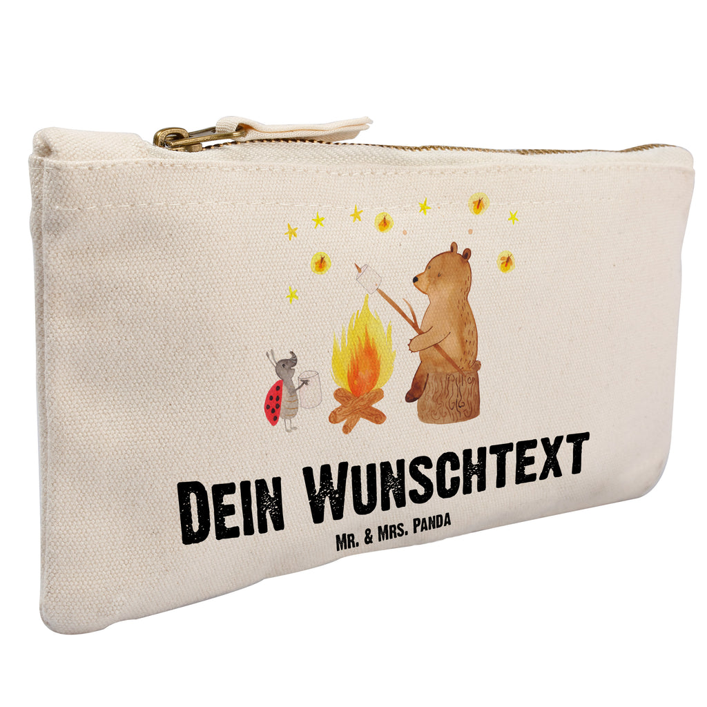 Personalisierte Schminktasche Bär & Marienkäfer Lagerfeuer Personalisierte Schminktasche, Personalisierte Kosmetiktasche, Personalisierter Kosmetikbeutel, Personalisiertes Stiftemäppchen, Personalisiertes Etui, Personalisierte Federmappe, Personalisierte Makeup Bag, Personalisiertes Schminketui, Personalisiertes Kosmetiketui, Personalisiertes Schlamperetui, Schminktasche mit Namen, Kosmetiktasche mit Namen, Kosmetikbeutel mit Namen, Stiftemäppchen mit Namen, Etui mit Namen, Federmappe mit Namen, Makeup Bg  mit Namen, Schminketui mit Namen, Kosmetiketui mit Namen, Schlamperetui mit Namen, Schminktasche personalisieren, Schminktasche bedrucken, Schminktasche selbst gestalten, Bär, Teddy, Teddybär, Lagerfeuer