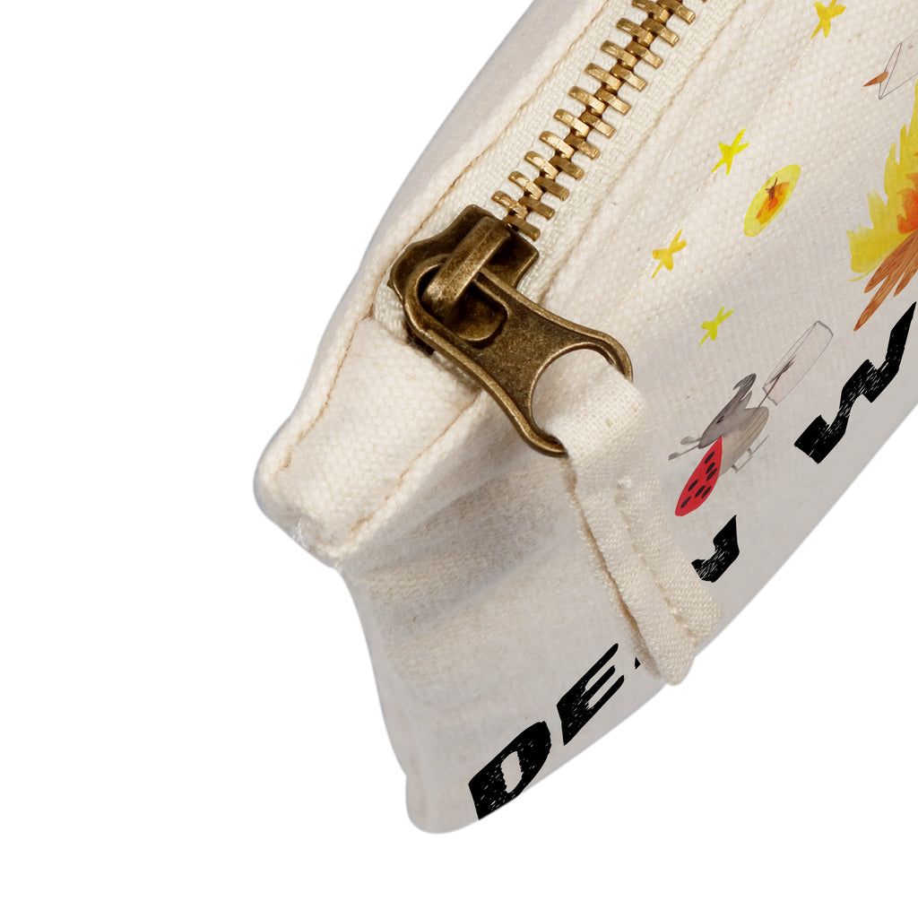 Personalisierte Schminktasche Bär & Marienkäfer Lagerfeuer Personalisierte Schminktasche, Personalisierte Kosmetiktasche, Personalisierter Kosmetikbeutel, Personalisiertes Stiftemäppchen, Personalisiertes Etui, Personalisierte Federmappe, Personalisierte Makeup Bag, Personalisiertes Schminketui, Personalisiertes Kosmetiketui, Personalisiertes Schlamperetui, Schminktasche mit Namen, Kosmetiktasche mit Namen, Kosmetikbeutel mit Namen, Stiftemäppchen mit Namen, Etui mit Namen, Federmappe mit Namen, Makeup Bg  mit Namen, Schminketui mit Namen, Kosmetiketui mit Namen, Schlamperetui mit Namen, Schminktasche personalisieren, Schminktasche bedrucken, Schminktasche selbst gestalten, Bär, Teddy, Teddybär, Lagerfeuer