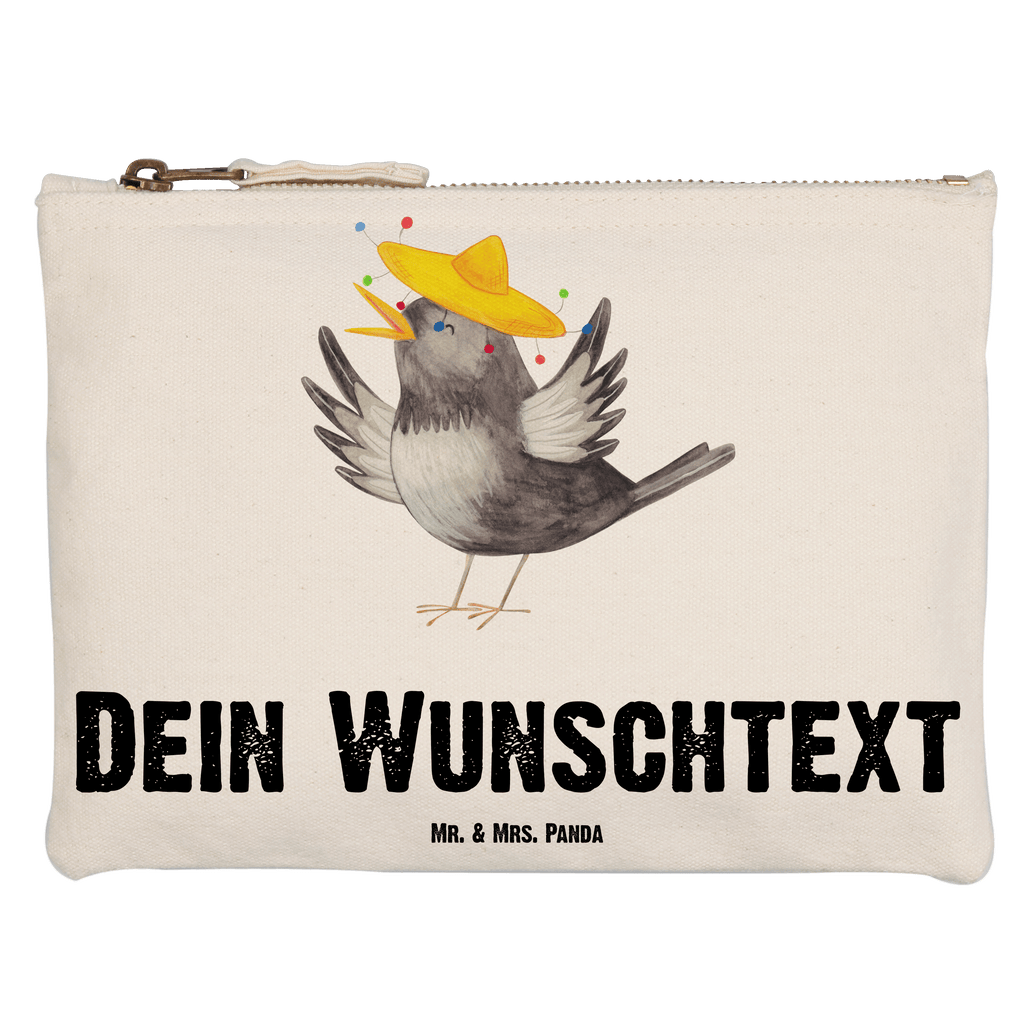 Personalisierte Schminktasche Rabe mit Sombrero Personalisierte Schminktasche, Personalisierte Kosmetiktasche, Personalisierter Kosmetikbeutel, Personalisiertes Stiftemäppchen, Personalisiertes Etui, Personalisierte Federmappe, Personalisierte Makeup Bag, Personalisiertes Schminketui, Personalisiertes Kosmetiketui, Personalisiertes Schlamperetui, Schminktasche mit Namen, Kosmetiktasche mit Namen, Kosmetikbeutel mit Namen, Stiftemäppchen mit Namen, Etui mit Namen, Federmappe mit Namen, Makeup Bg  mit Namen, Schminketui mit Namen, Kosmetiketui mit Namen, Schlamperetui mit Namen, Schminktasche personalisieren, Schminktasche bedrucken, Schminktasche selbst gestalten, süße Tiermotive, gute Laune, lustige Sprüche, Tiere, Rabe, Vogel, Vögel, Spruch positiv, fröhlich sein, glücklich sein, Glück Spruch, froh, Elster, Motivation