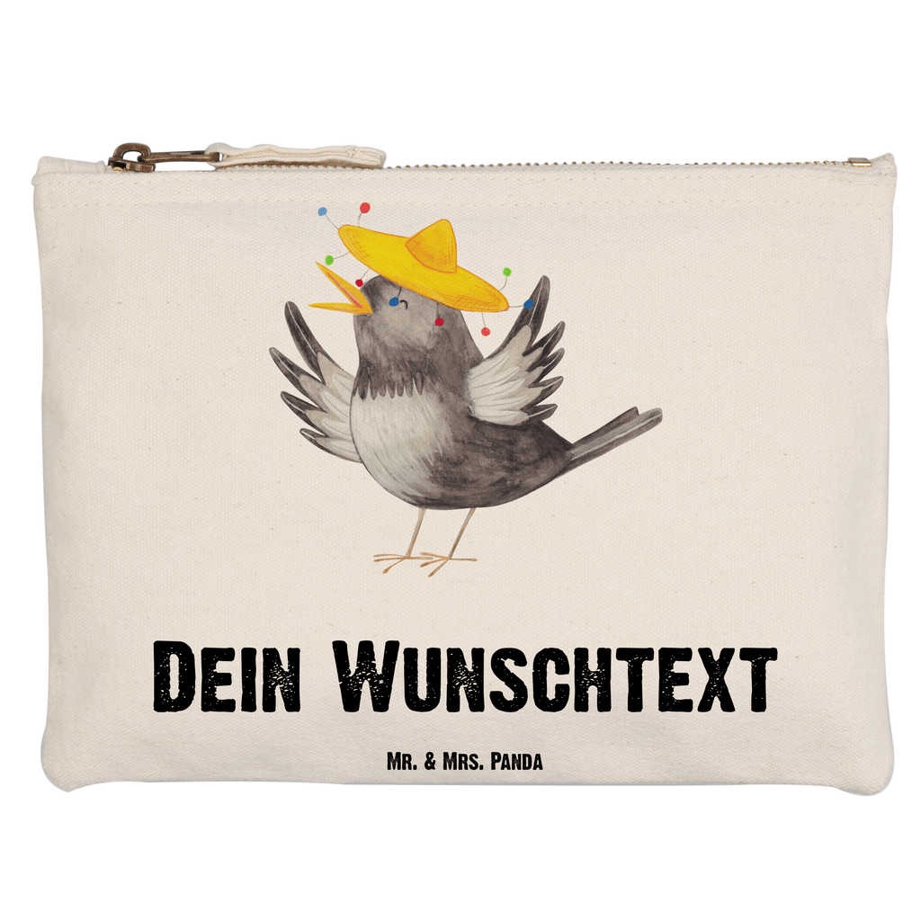 Personalisierte Schminktasche Rabe mit Sombrero Personalisierte Schminktasche, Personalisierte Kosmetiktasche, Personalisierter Kosmetikbeutel, Personalisiertes Stiftemäppchen, Personalisiertes Etui, Personalisierte Federmappe, Personalisierte Makeup Bag, Personalisiertes Schminketui, Personalisiertes Kosmetiketui, Personalisiertes Schlamperetui, Schminktasche mit Namen, Kosmetiktasche mit Namen, Kosmetikbeutel mit Namen, Stiftemäppchen mit Namen, Etui mit Namen, Federmappe mit Namen, Makeup Bg  mit Namen, Schminketui mit Namen, Kosmetiketui mit Namen, Schlamperetui mit Namen, Schminktasche personalisieren, Schminktasche bedrucken, Schminktasche selbst gestalten, süße Tiermotive, gute Laune, lustige Sprüche, Tiere, Rabe, Vogel, Vögel, Spruch positiv, fröhlich sein, glücklich sein, Glück Spruch, froh, Elster, Motivation