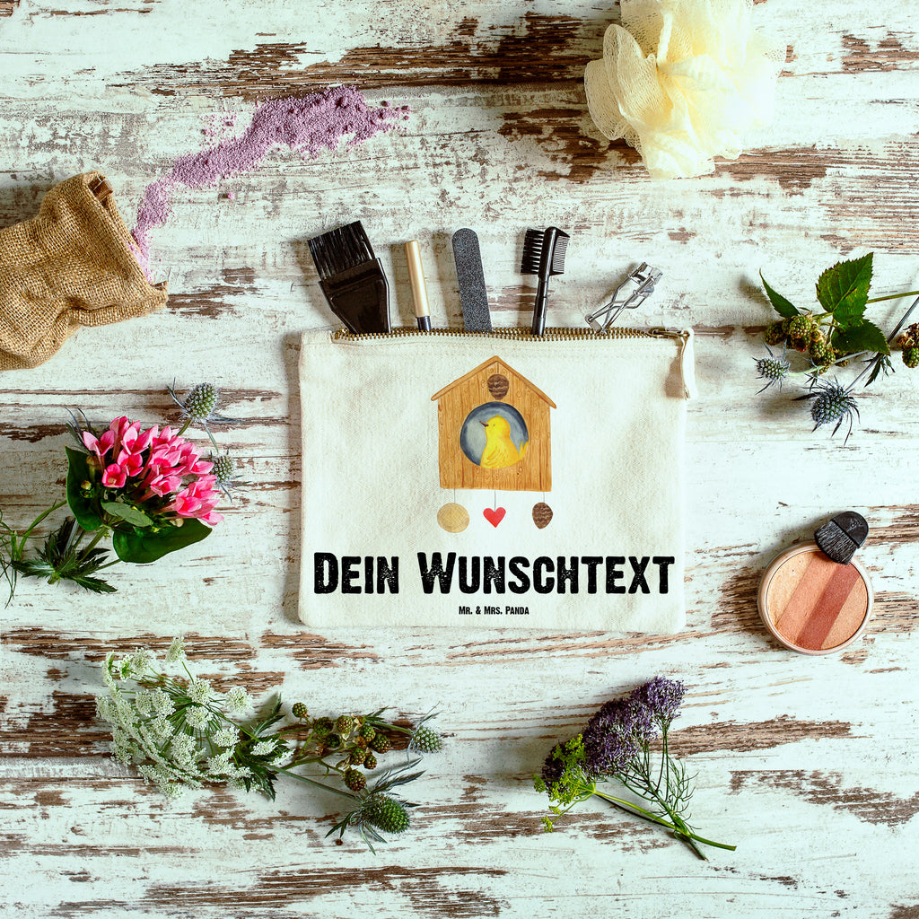 Personalisierte Schminktasche Vogelhaus Personalisierte Schminktasche, Personalisierte Kosmetiktasche, Personalisierter Kosmetikbeutel, Personalisiertes Stiftemäppchen, Personalisiertes Etui, Personalisierte Federmappe, Personalisierte Makeup Bag, Personalisiertes Schminketui, Personalisiertes Kosmetiketui, Personalisiertes Schlamperetui, Schminktasche mit Namen, Kosmetiktasche mit Namen, Kosmetikbeutel mit Namen, Stiftemäppchen mit Namen, Etui mit Namen, Federmappe mit Namen, Makeup Bg  mit Namen, Schminketui mit Namen, Kosmetiketui mit Namen, Schlamperetui mit Namen, Schminktasche personalisieren, Schminktasche bedrucken, Schminktasche selbst gestalten, süße Tiermotive, gute Laune, lustige Sprüche, Tiere, Vogel, Vögel, Vogelhaus, Vogelhäuschen, Home sweet home, Zuhause, Nest, Eigenheim, Familie, Wohnung, Haus, unser Haus, Lieblingsort, Castle