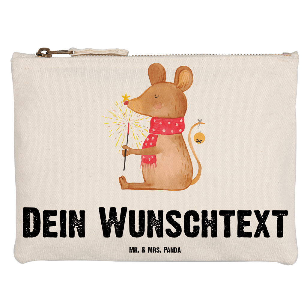 Personalisierte Schminktasche Weihnachtsmaus Personalisierte Schminktasche, Personalisierte Kosmetiktasche, Personalisierter Kosmetikbeutel, Personalisiertes Stiftemäppchen, Personalisiertes Etui, Personalisierte Federmappe, Personalisierte Makeup Bag, Personalisiertes Schminketui, Personalisiertes Kosmetiketui, Personalisiertes Schlamperetui, Schminktasche mit Namen, Kosmetiktasche mit Namen, Kosmetikbeutel mit Namen, Stiftemäppchen mit Namen, Etui mit Namen, Federmappe mit Namen, Makeup Bg  mit Namen, Schminketui mit Namen, Kosmetiketui mit Namen, Schlamperetui mit Namen, Schminktasche personalisieren, Schminktasche bedrucken, Schminktasche selbst gestalten, Winter, Weihnachten, Weihnachtsdeko, Nikolaus, Advent, Heiligabend, Wintermotiv, Frohe Weihnachten, Weihnachtsgruß, Weihnachtsmotiv, Maus, Mäuschen, Weihnachtswunder