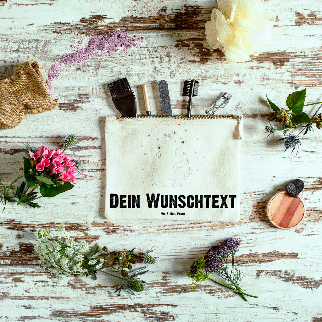 Personalisierte Schminktasche Eisbär Umarmen Personalisierte Schminktasche, Personalisierte Kosmetiktasche, Personalisierter Kosmetikbeutel, Personalisiertes Stiftemäppchen, Personalisiertes Etui, Personalisierte Federmappe, Personalisierte Makeup Bag, Personalisiertes Schminketui, Personalisiertes Kosmetiketui, Personalisiertes Schlamperetui, Schminktasche mit Namen, Kosmetiktasche mit Namen, Kosmetikbeutel mit Namen, Stiftemäppchen mit Namen, Etui mit Namen, Federmappe mit Namen, Makeup Bg  mit Namen, Schminketui mit Namen, Kosmetiketui mit Namen, Schlamperetui mit Namen, Schminktasche personalisieren, Schminktasche bedrucken, Schminktasche selbst gestalten, süße Tiermotive, gute Laune, lustige Sprüche, Tiere
