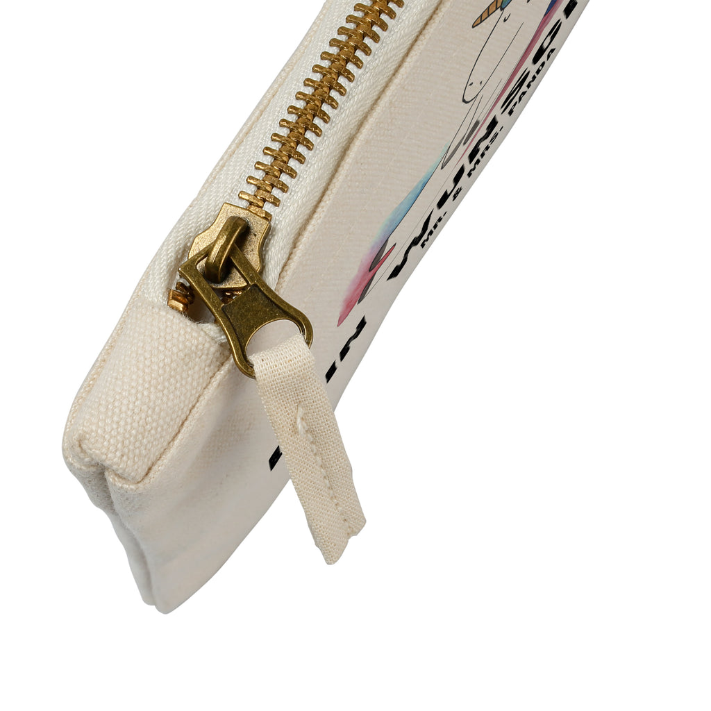 Personalisierte Schminktasche Einhorn Wolke 7 Personalisierte Schminktasche, Personalisierte Kosmetiktasche, Personalisierter Kosmetikbeutel, Personalisiertes Stiftemäppchen, Personalisiertes Etui, Personalisierte Federmappe, Personalisierte Makeup Bag, Personalisiertes Schminketui, Personalisiertes Kosmetiketui, Personalisiertes Schlamperetui, Schminktasche mit Namen, Kosmetiktasche mit Namen, Kosmetikbeutel mit Namen, Stiftemäppchen mit Namen, Etui mit Namen, Federmappe mit Namen, Makeup Bg  mit Namen, Schminketui mit Namen, Kosmetiketui mit Namen, Schlamperetui mit Namen, Schminktasche personalisieren, Schminktasche bedrucken, Schminktasche selbst gestalten, Einhorn, Einhörner, Einhorn Deko, Pegasus, Unicorn, verliebt, Menschen, witzig, lustig, Geschenk, Glaube, Realität, Lächeln