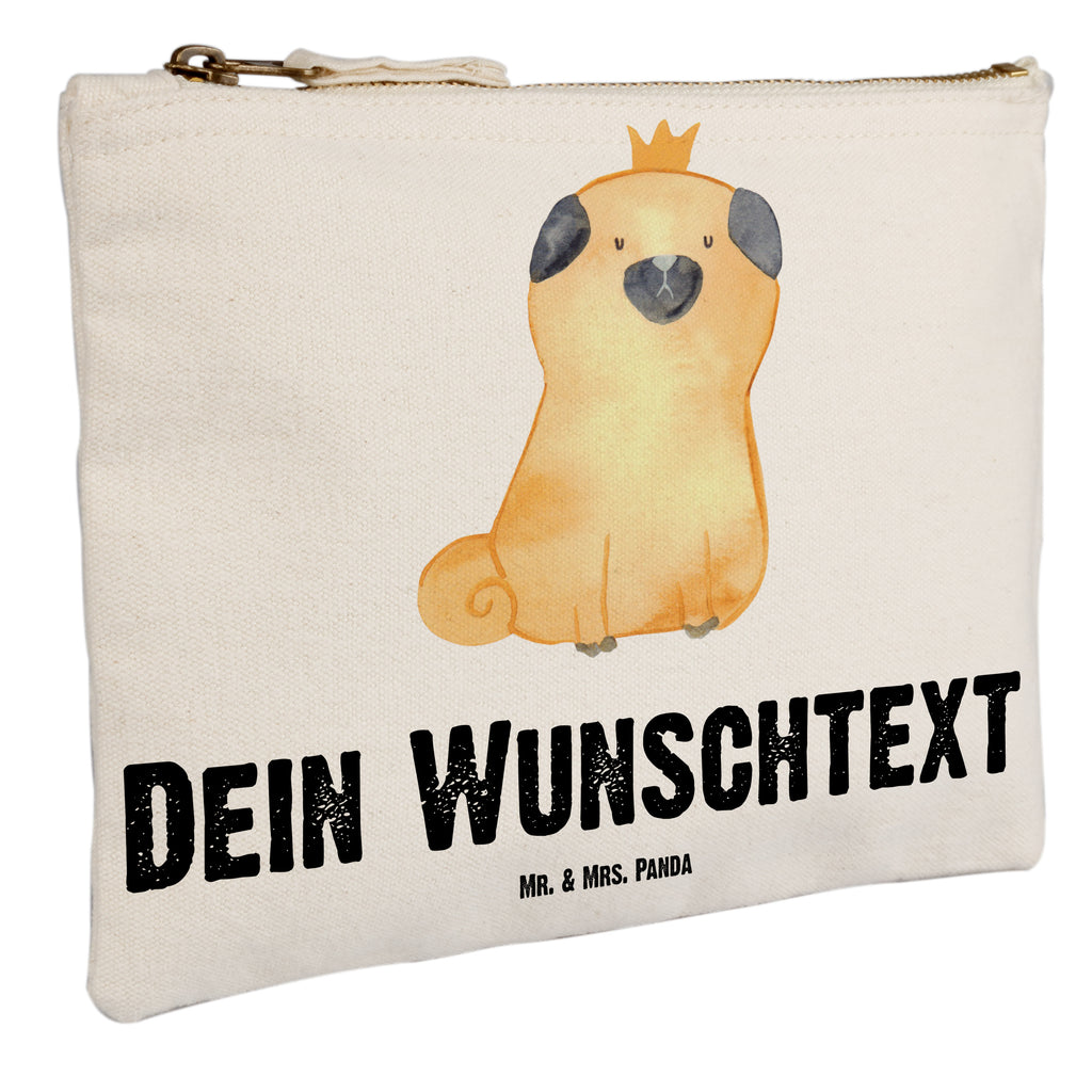 Personalisierte Schminktasche Mops Krone Personalisierte Schminktasche, Personalisierte Kosmetiktasche, Personalisierter Kosmetikbeutel, Personalisiertes Stiftemäppchen, Personalisiertes Etui, Personalisierte Federmappe, Personalisierte Makeup Bag, Personalisiertes Schminketui, Personalisiertes Kosmetiketui, Personalisiertes Schlamperetui, Schminktasche mit Namen, Kosmetiktasche mit Namen, Kosmetikbeutel mit Namen, Stiftemäppchen mit Namen, Etui mit Namen, Federmappe mit Namen, Makeup Bg  mit Namen, Schminketui mit Namen, Kosmetiketui mit Namen, Schlamperetui mit Namen, Schminktasche personalisieren, Schminktasche bedrucken, Schminktasche selbst gestalten, Hund, Hundemotiv, Haustier, Hunderasse, Tierliebhaber, Hundebesitzer, Sprüche, Mops, allergisch, kinderlos, Hausregel, Hundebesitzer. Spruch, lustig