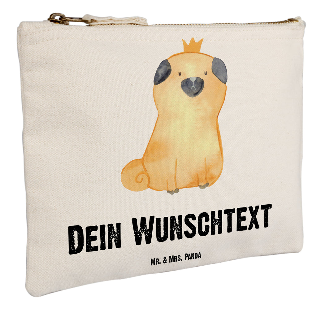 Personalisierte Schminktasche Mops Krone Personalisierte Schminktasche, Personalisierte Kosmetiktasche, Personalisierter Kosmetikbeutel, Personalisiertes Stiftemäppchen, Personalisiertes Etui, Personalisierte Federmappe, Personalisierte Makeup Bag, Personalisiertes Schminketui, Personalisiertes Kosmetiketui, Personalisiertes Schlamperetui, Schminktasche mit Namen, Kosmetiktasche mit Namen, Kosmetikbeutel mit Namen, Stiftemäppchen mit Namen, Etui mit Namen, Federmappe mit Namen, Makeup Bg  mit Namen, Schminketui mit Namen, Kosmetiketui mit Namen, Schlamperetui mit Namen, Schminktasche personalisieren, Schminktasche bedrucken, Schminktasche selbst gestalten, Hund, Hundemotiv, Haustier, Hunderasse, Tierliebhaber, Hundebesitzer, Sprüche, Mops, allergisch, kinderlos, Hausregel, Hundebesitzer. Spruch, lustig