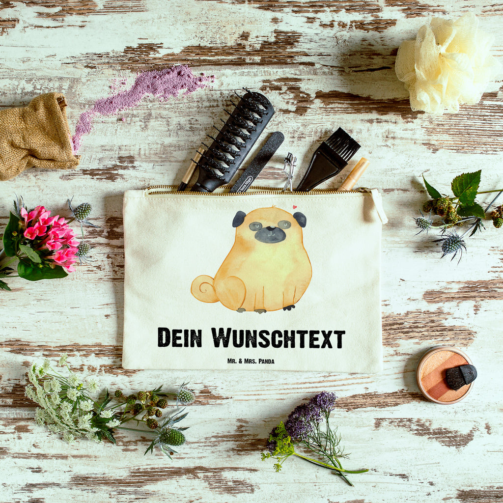 Personalisierte Schminktasche Mops Personalisierte Schminktasche, Personalisierte Kosmetiktasche, Personalisierter Kosmetikbeutel, Personalisiertes Stiftemäppchen, Personalisiertes Etui, Personalisierte Federmappe, Personalisierte Makeup Bag, Personalisiertes Schminketui, Personalisiertes Kosmetiketui, Personalisiertes Schlamperetui, Schminktasche mit Namen, Kosmetiktasche mit Namen, Kosmetikbeutel mit Namen, Stiftemäppchen mit Namen, Etui mit Namen, Federmappe mit Namen, Makeup Bg  mit Namen, Schminketui mit Namen, Kosmetiketui mit Namen, Schlamperetui mit Namen, Schminktasche personalisieren, Schminktasche bedrucken, Schminktasche selbst gestalten, Hund, Hundemotiv, Haustier, Hunderasse, Tierliebhaber, Hundebesitzer, Sprüche, Mops, Liebe, Hundeliebe