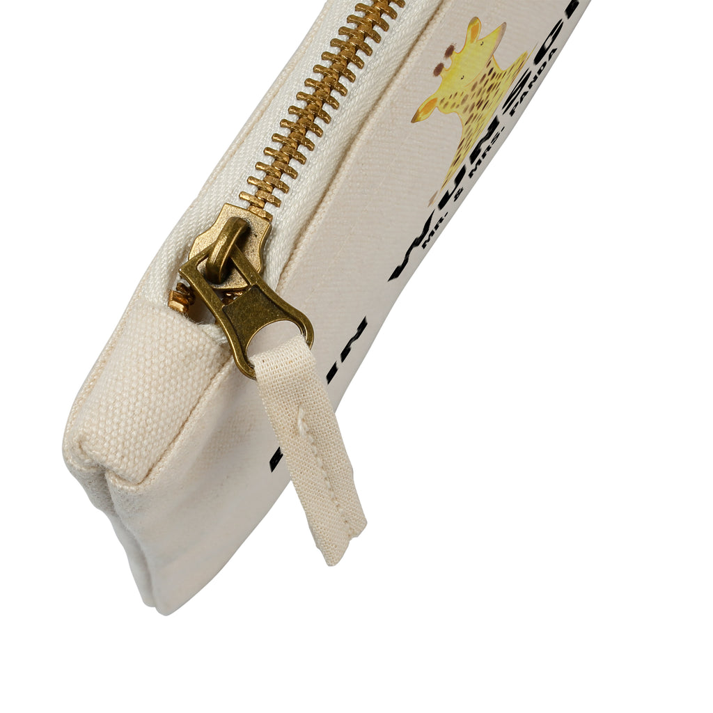 Personalisierte Schminktasche Giraffe Zufrieden Personalisierte Schminktasche, Personalisierte Kosmetiktasche, Personalisierter Kosmetikbeutel, Personalisiertes Stiftemäppchen, Personalisiertes Etui, Personalisierte Federmappe, Personalisierte Makeup Bag, Personalisiertes Schminketui, Personalisiertes Kosmetiketui, Personalisiertes Schlamperetui, Schminktasche mit Namen, Kosmetiktasche mit Namen, Kosmetikbeutel mit Namen, Stiftemäppchen mit Namen, Etui mit Namen, Federmappe mit Namen, Makeup Bg  mit Namen, Schminketui mit Namen, Kosmetiketui mit Namen, Schlamperetui mit Namen, Schminktasche personalisieren, Schminktasche bedrucken, Schminktasche selbst gestalten, Afrika, Wildtiere, Giraffe, Zufrieden, Glück, Abenteuer