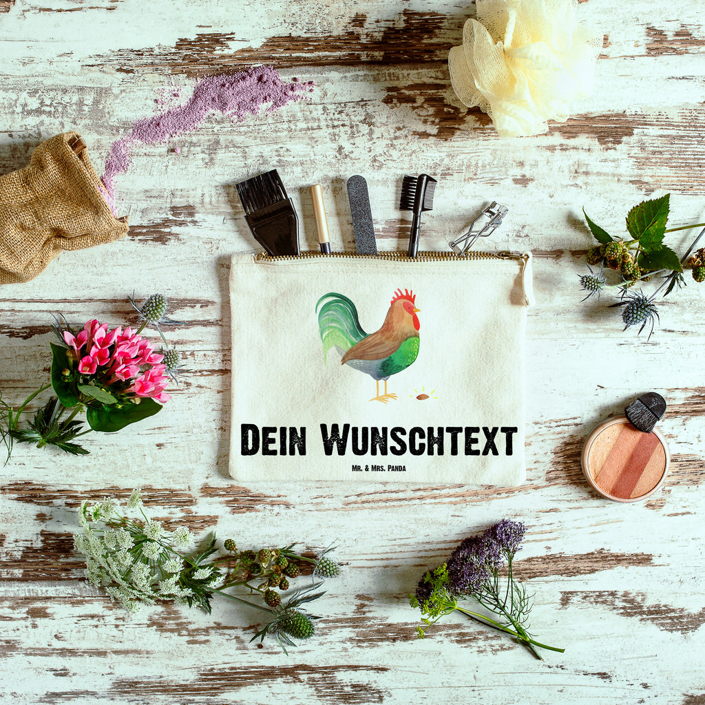 Personalisierte Schminktasche Hahn mit Korn Personalisierte Schminktasche, Personalisierte Kosmetiktasche, Personalisierter Kosmetikbeutel, Personalisiertes Stiftemäppchen, Personalisiertes Etui, Personalisierte Federmappe, Personalisierte Makeup Bag, Personalisiertes Schminketui, Personalisiertes Kosmetiketui, Personalisiertes Schlamperetui, Schminktasche mit Namen, Kosmetiktasche mit Namen, Kosmetikbeutel mit Namen, Stiftemäppchen mit Namen, Etui mit Namen, Federmappe mit Namen, Makeup Bg  mit Namen, Schminketui mit Namen, Kosmetiketui mit Namen, Schlamperetui mit Namen, Schminktasche personalisieren, Schminktasche bedrucken, Schminktasche selbst gestalten, Bauernhof, Hoftiere, Landwirt, Landwirtin, Hahn, Korn, Henne, Eier, Natur