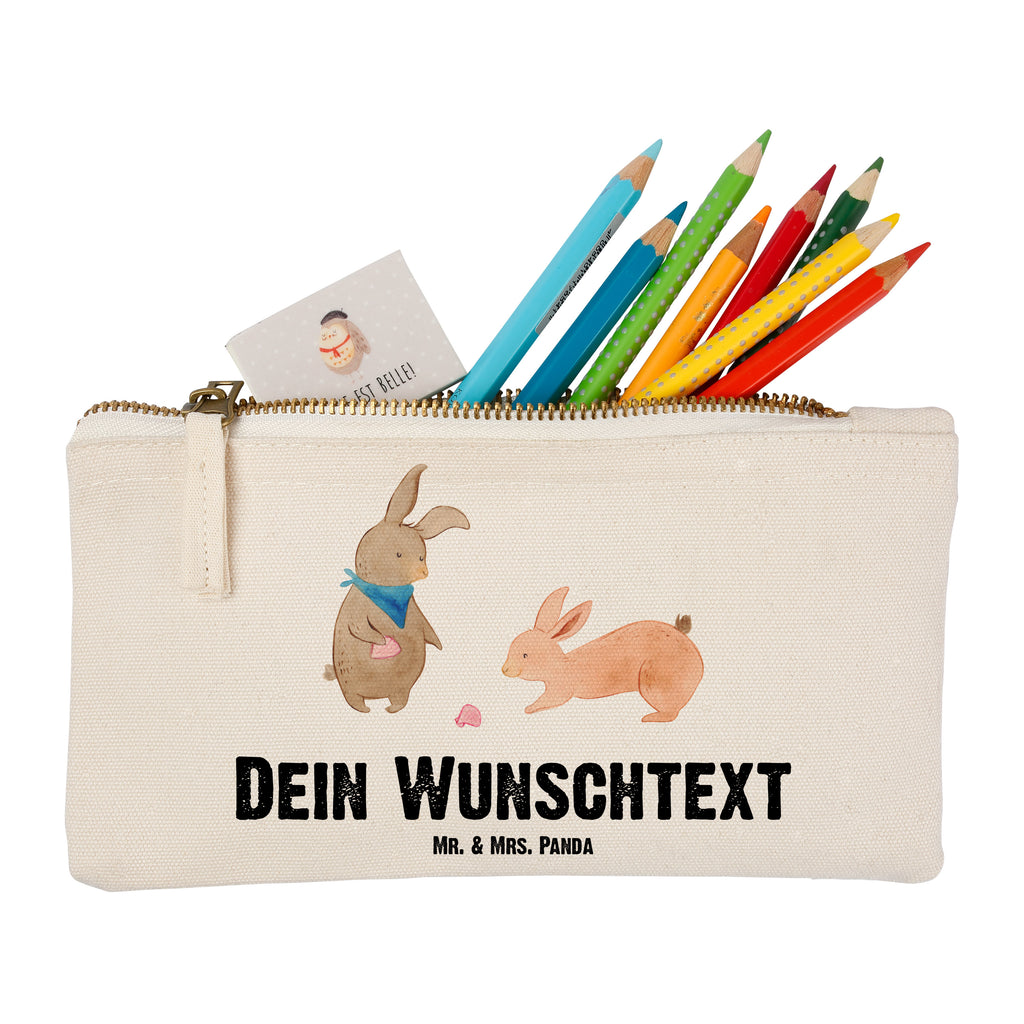 Personalisierte Schminktasche Hasen Muschel Personalisierte Schminktasche, Personalisierte Kosmetiktasche, Personalisierter Kosmetikbeutel, Personalisiertes Stiftemäppchen, Personalisiertes Etui, Personalisierte Federmappe, Personalisierte Makeup Bag, Personalisiertes Schminketui, Personalisiertes Kosmetiketui, Personalisiertes Schlamperetui, Schminktasche mit Namen, Kosmetiktasche mit Namen, Kosmetikbeutel mit Namen, Stiftemäppchen mit Namen, Etui mit Namen, Federmappe mit Namen, Makeup Bg  mit Namen, Schminketui mit Namen, Kosmetiketui mit Namen, Schlamperetui mit Namen, Schminktasche personalisieren, Schminktasche bedrucken, Schminktasche selbst gestalten, Familie, Vatertag, Muttertag, Bruder, Schwester, Mama, Papa, Oma, Opa, Hasen, beste Freundin, Freundin, Freundinnen, best friends, BFF, Muscheln sammeln, Muscheln, Meer