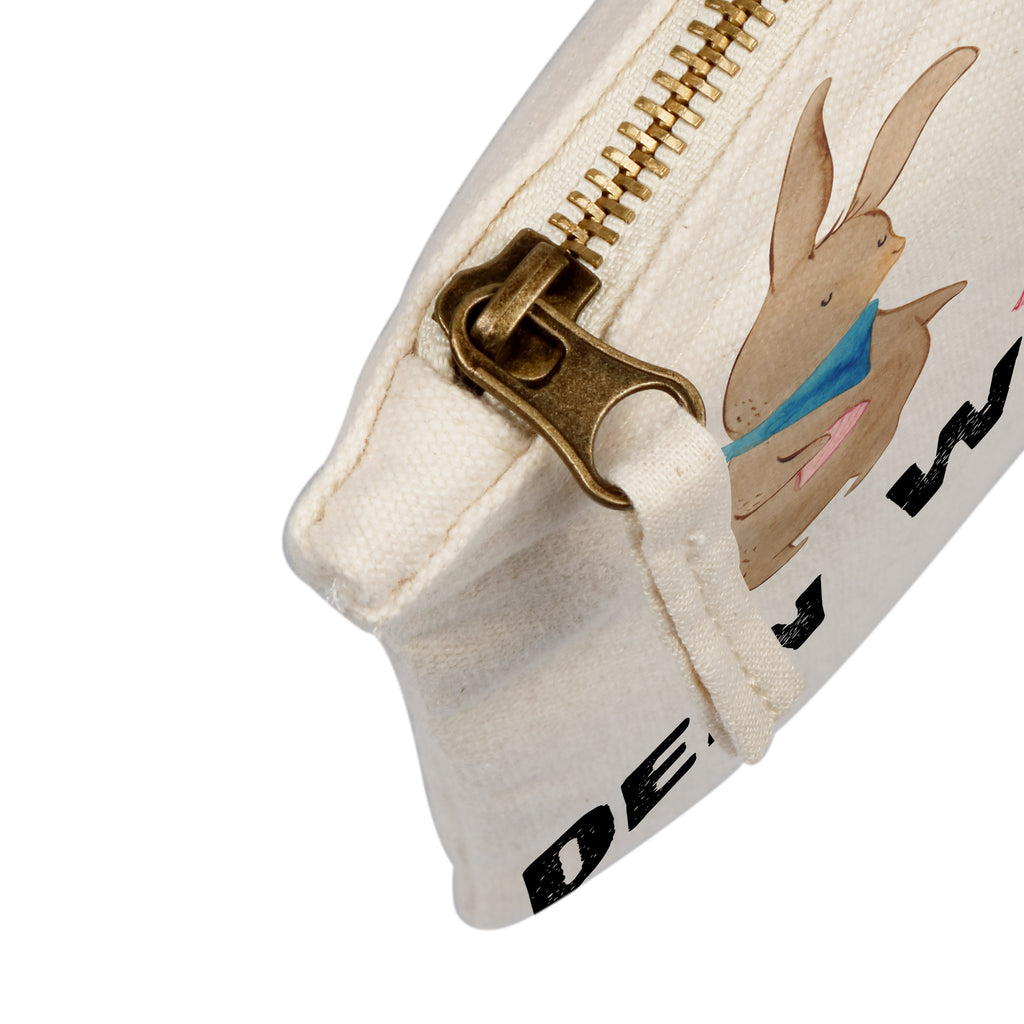 Personalisierte Schminktasche Hasen Muschel Personalisierte Schminktasche, Personalisierte Kosmetiktasche, Personalisierter Kosmetikbeutel, Personalisiertes Stiftemäppchen, Personalisiertes Etui, Personalisierte Federmappe, Personalisierte Makeup Bag, Personalisiertes Schminketui, Personalisiertes Kosmetiketui, Personalisiertes Schlamperetui, Schminktasche mit Namen, Kosmetiktasche mit Namen, Kosmetikbeutel mit Namen, Stiftemäppchen mit Namen, Etui mit Namen, Federmappe mit Namen, Makeup Bg  mit Namen, Schminketui mit Namen, Kosmetiketui mit Namen, Schlamperetui mit Namen, Schminktasche personalisieren, Schminktasche bedrucken, Schminktasche selbst gestalten, Familie, Vatertag, Muttertag, Bruder, Schwester, Mama, Papa, Oma, Opa, Hasen, beste Freundin, Freundin, Freundinnen, best friends, BFF, Muscheln sammeln, Muscheln, Meer