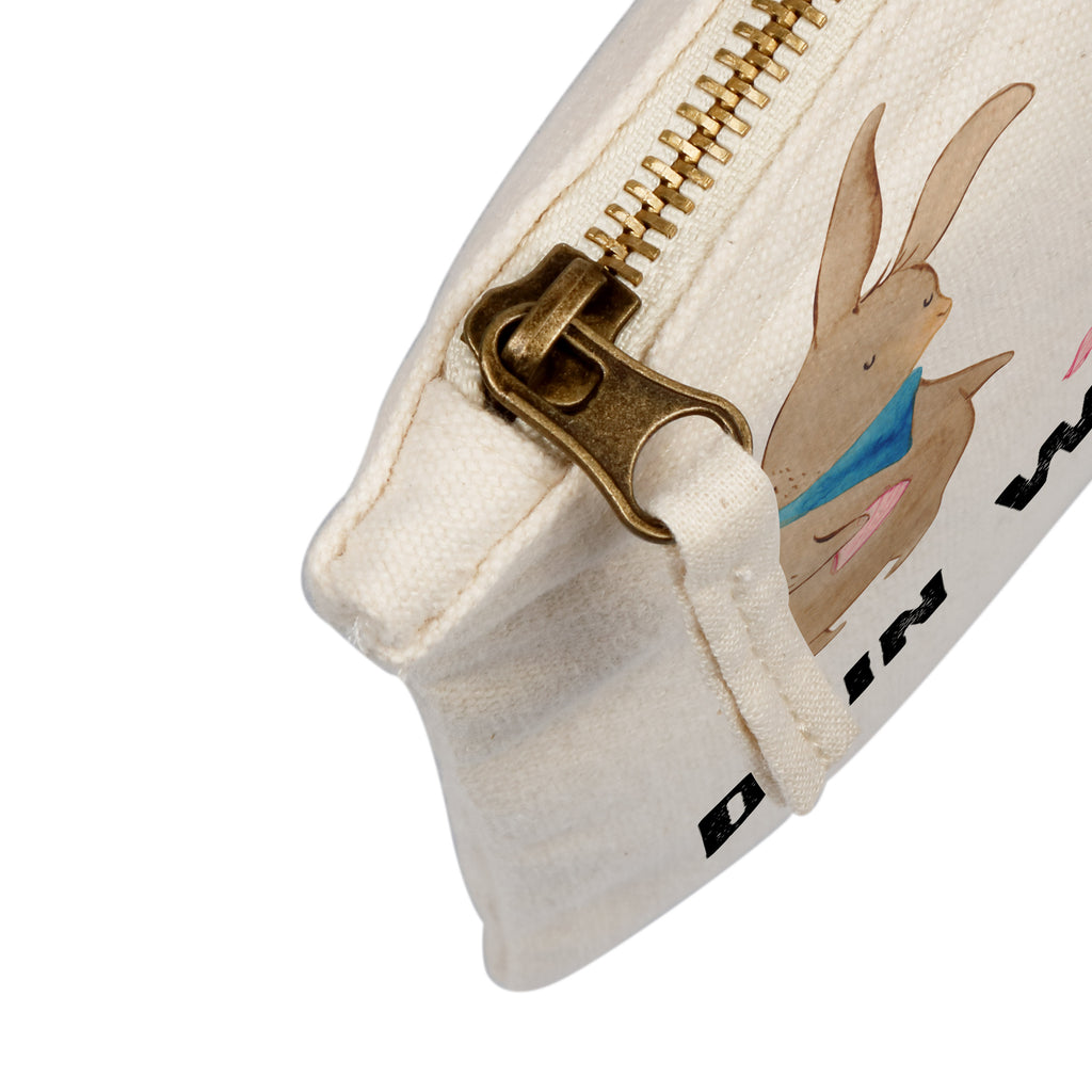 Personalisierte Schminktasche Hasen Muschel Personalisierte Schminktasche, Personalisierte Kosmetiktasche, Personalisierter Kosmetikbeutel, Personalisiertes Stiftemäppchen, Personalisiertes Etui, Personalisierte Federmappe, Personalisierte Makeup Bag, Personalisiertes Schminketui, Personalisiertes Kosmetiketui, Personalisiertes Schlamperetui, Schminktasche mit Namen, Kosmetiktasche mit Namen, Kosmetikbeutel mit Namen, Stiftemäppchen mit Namen, Etui mit Namen, Federmappe mit Namen, Makeup Bg  mit Namen, Schminketui mit Namen, Kosmetiketui mit Namen, Schlamperetui mit Namen, Schminktasche personalisieren, Schminktasche bedrucken, Schminktasche selbst gestalten, Familie, Vatertag, Muttertag, Bruder, Schwester, Mama, Papa, Oma, Opa, Hasen, beste Freundin, Freundin, Freundinnen, best friends, BFF, Muscheln sammeln, Muscheln, Meer